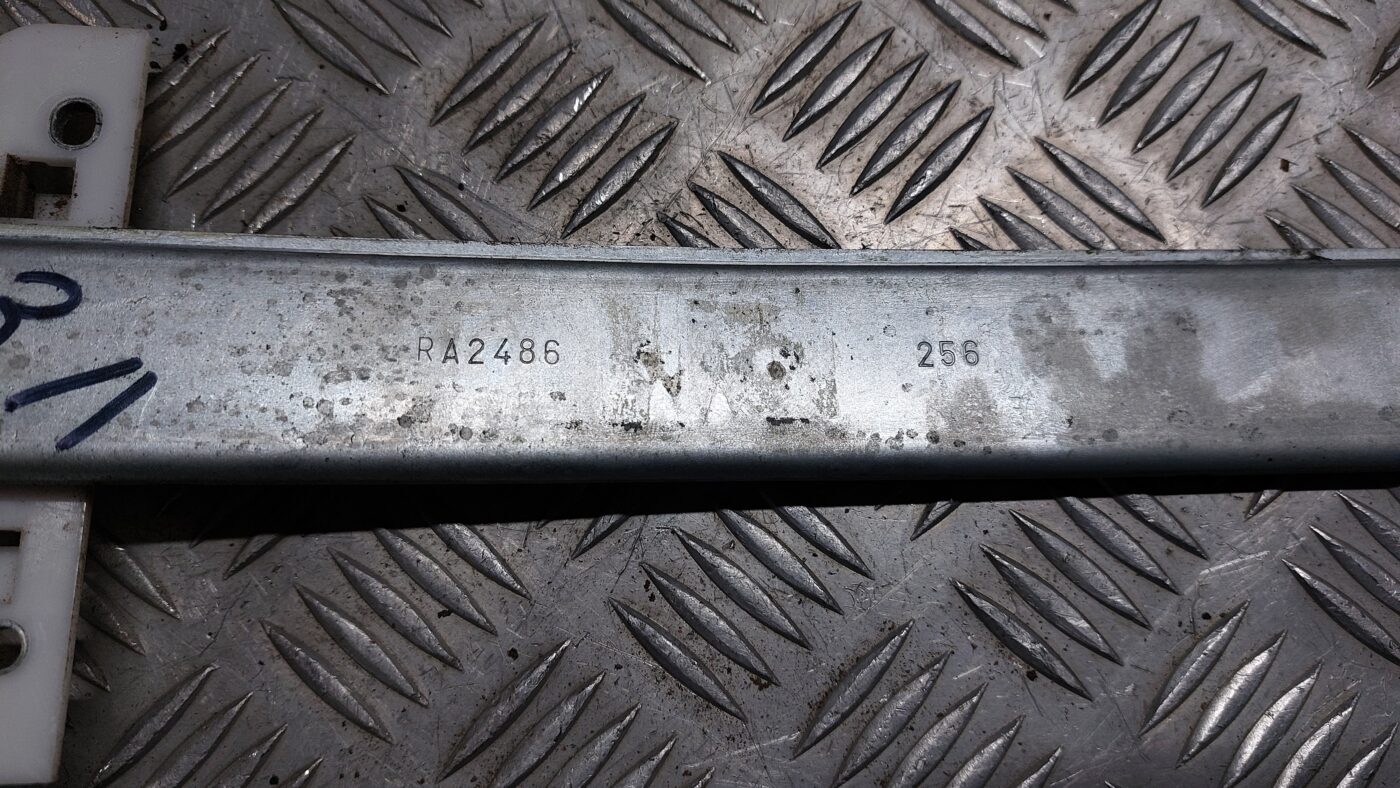 Stikla pacelšanas mehānisms aizmugurējais kreisais priekš MITSUBISHI COLT 2007 3 Stikla pacelšanas mehānisms aizmugurējais kreisais priekš MITSUBISHI COLT 2007