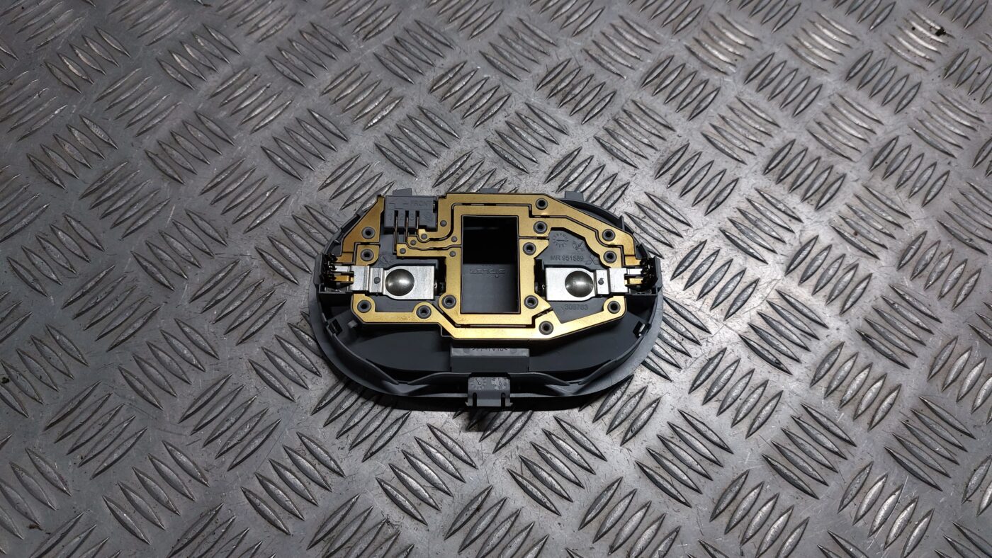 Aizmugurējo sēdvietu apgaismojums priekš MITSUBISHI COLT 2007 2 Aizmugurējo sēdvietu apgaismojums priekš MITSUBISHI COLT 2007