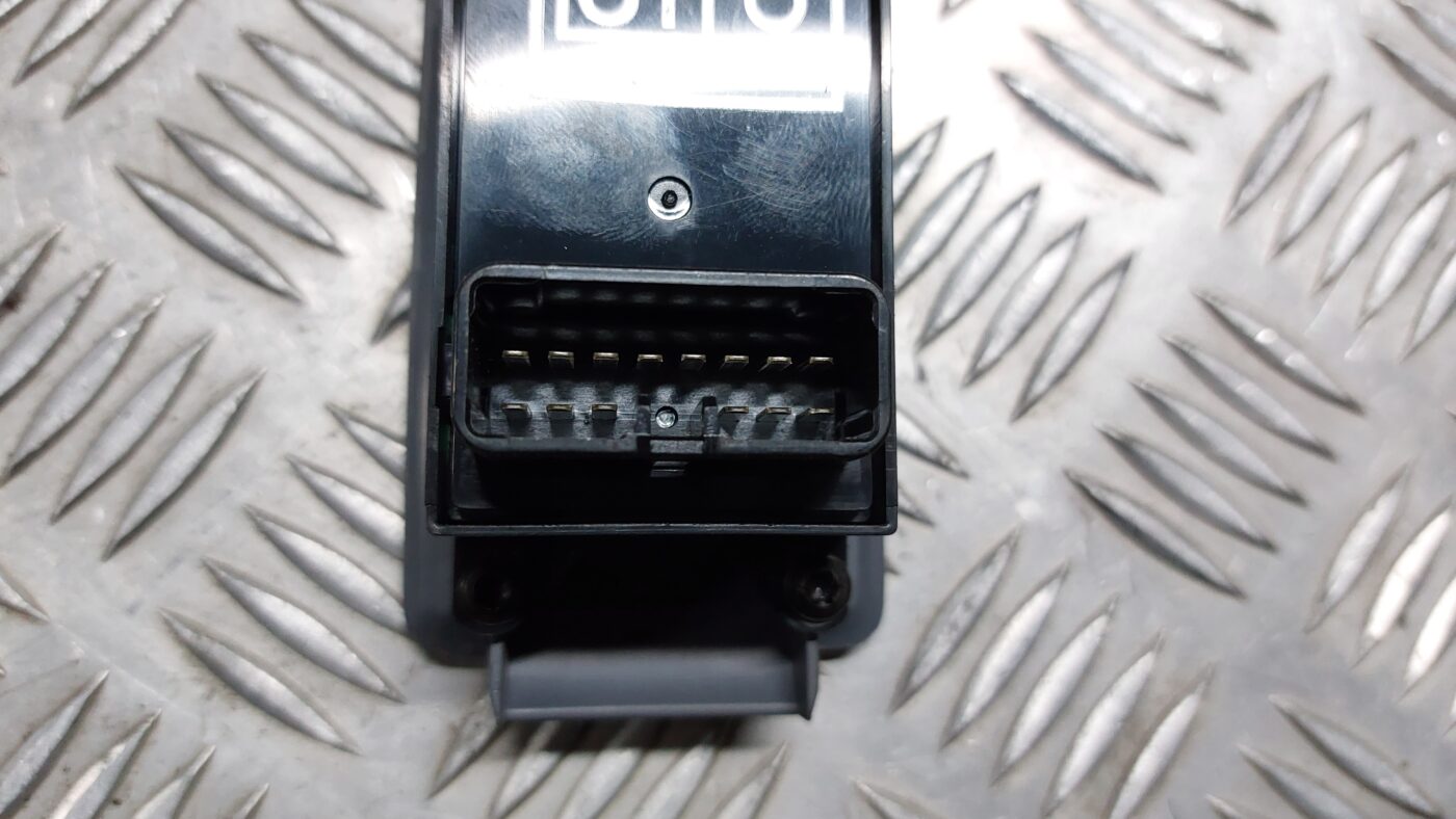 Šofera durvju slēdža pogas priekš MITSUBISHI COLT 2007 3 Šofera durvju slēdža pogas priekš MITSUBISHI COLT 2007