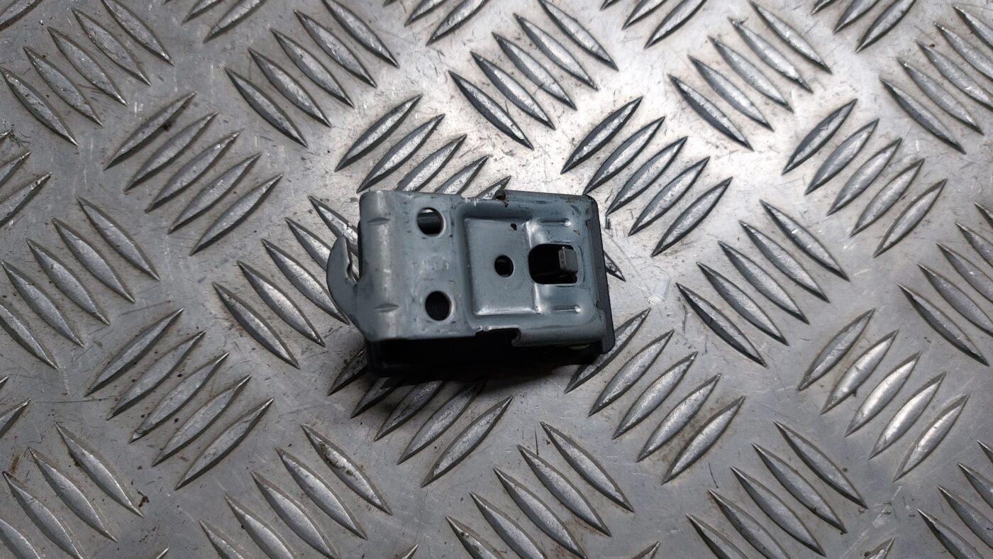 Pārsega atveršanas rokturis salonā priekš MITSUBISHI COLT 2007 3 Pārsega atveršanas rokturis salonā priekš MITSUBISHI COLT 2007