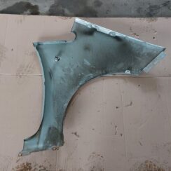 Priekšējais kreisais spārns priekš MITSUBISHI COLT 2007