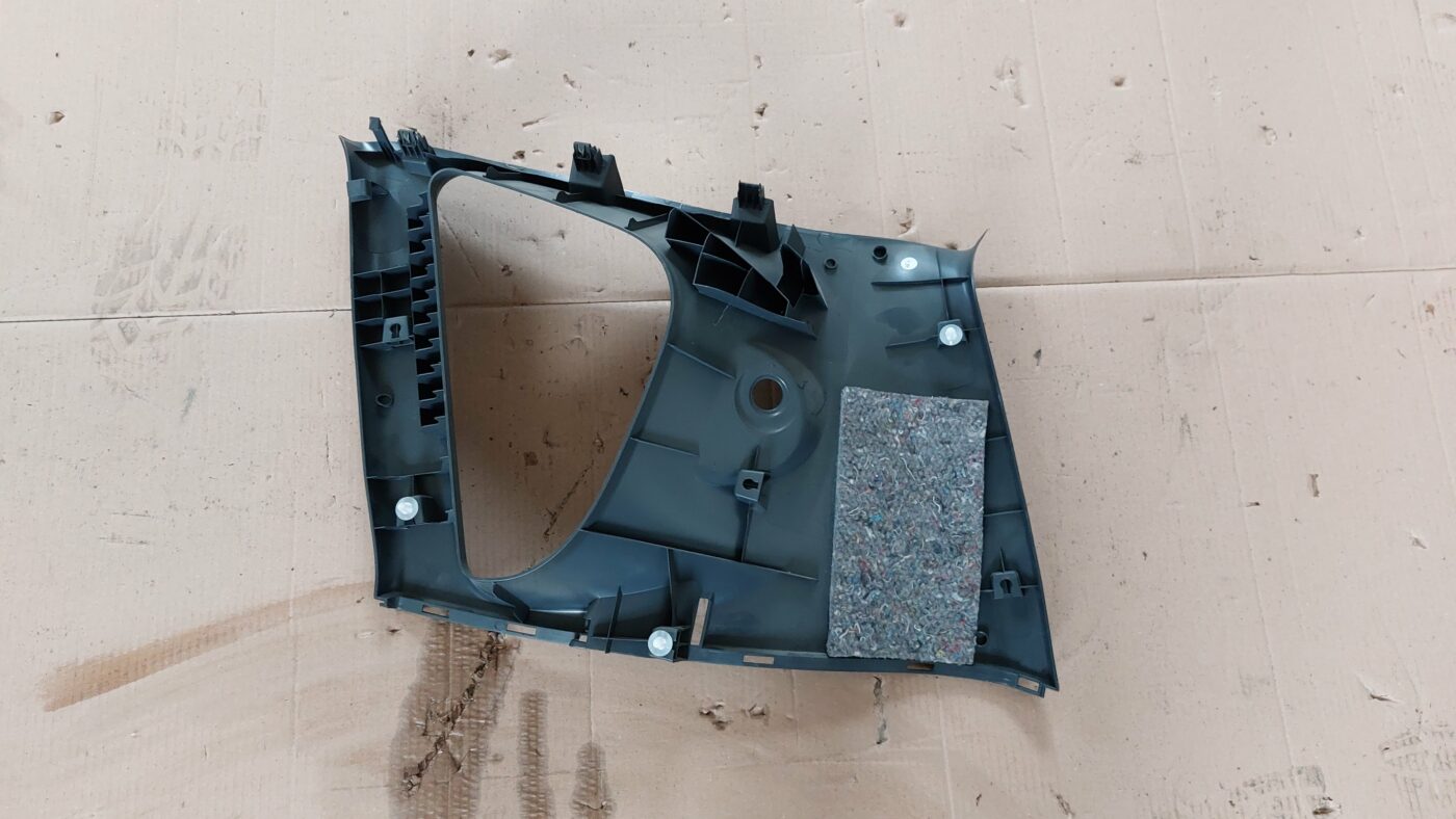 Bagažnieka nodalījuma statnes apdare priekš MITSUBISHI COLT 2007 2 Bagažnieka nodalījuma statnes apdare priekš MITSUBISHI COLT 2007