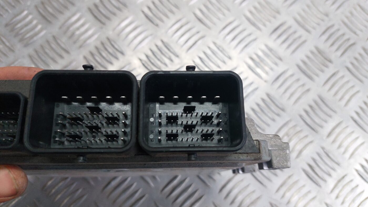 Dzinēja vadības bloks priekš VOLVO V60 2012 5 Dzinēja vadības bloks priekš VOLVO V60 2012