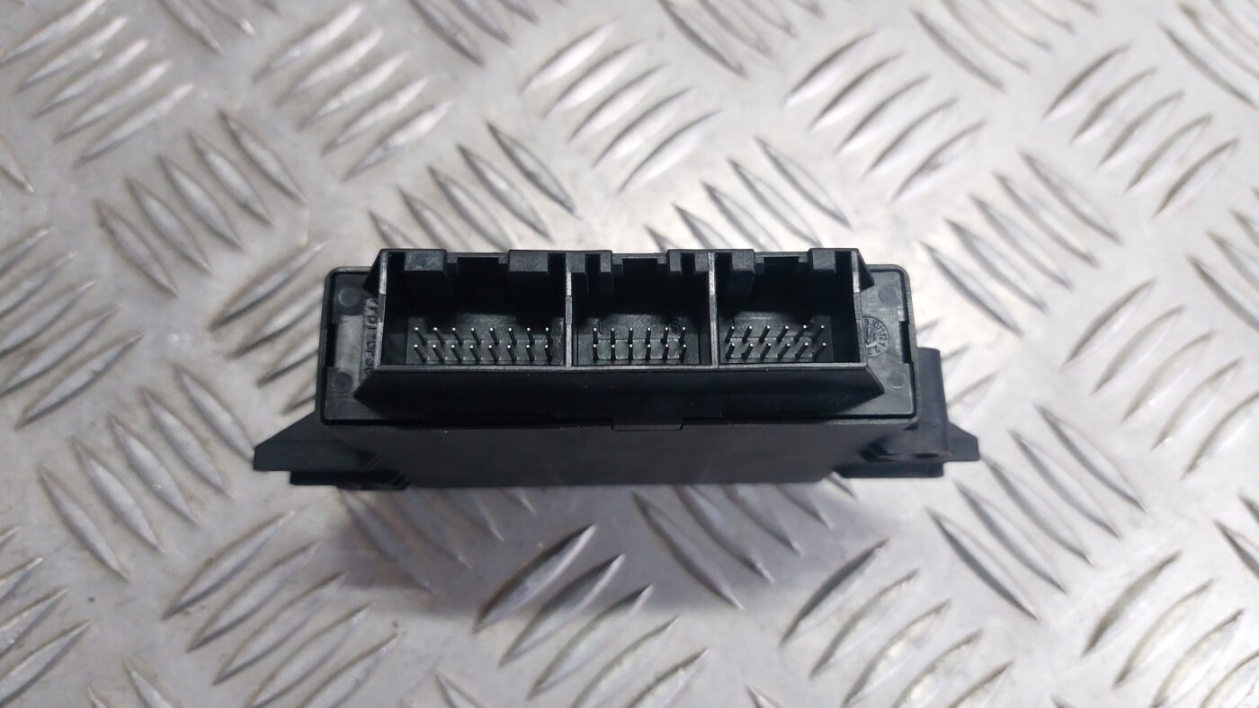 Parkošanās devēju vadības bloks priekš VOLVO V60 2012 3 Parkošanās devēju vadības bloks priekš VOLVO V60 2012