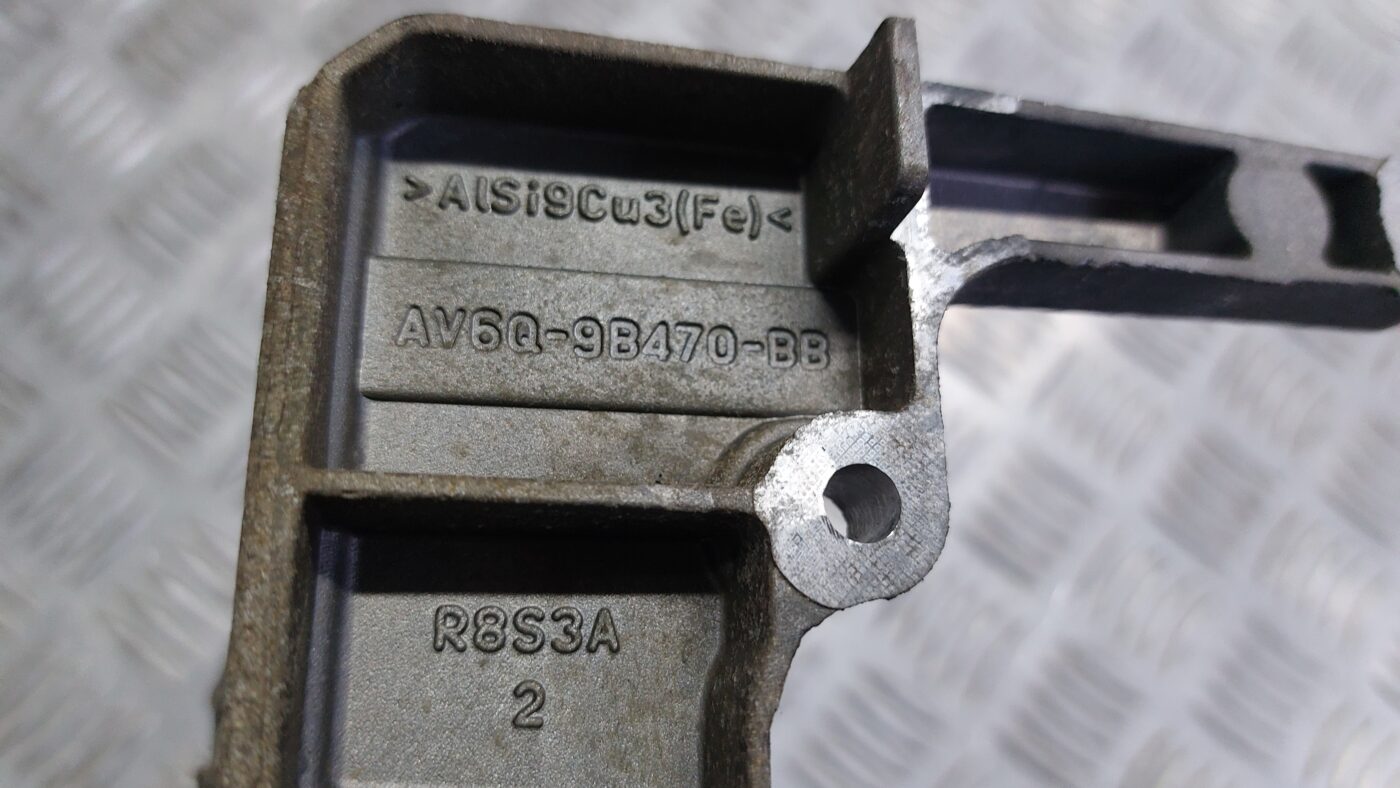 Dzinēja kronšteins priekš VOLVO V60 2012 4 Dzinēja kronšteins priekš VOLVO V60 2012