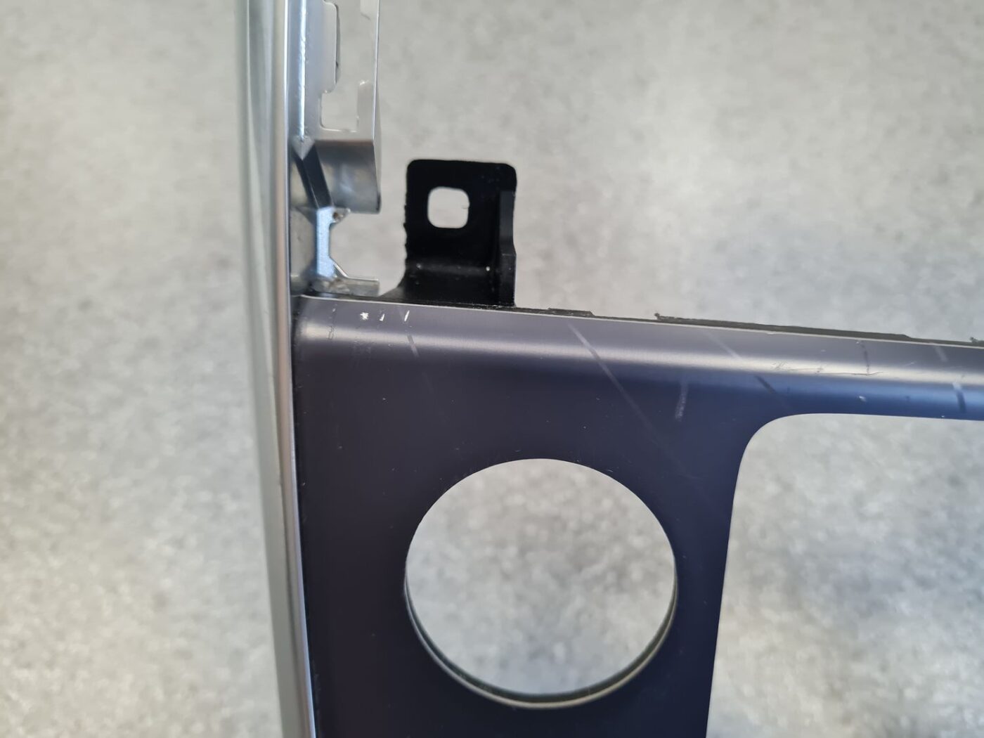 Centrālās konsoles dekoratīvais rāmis priekš VOLVO V60 2012 12 Centrālās konsoles dekoratīvais rāmis priekš VOLVO V60 2012