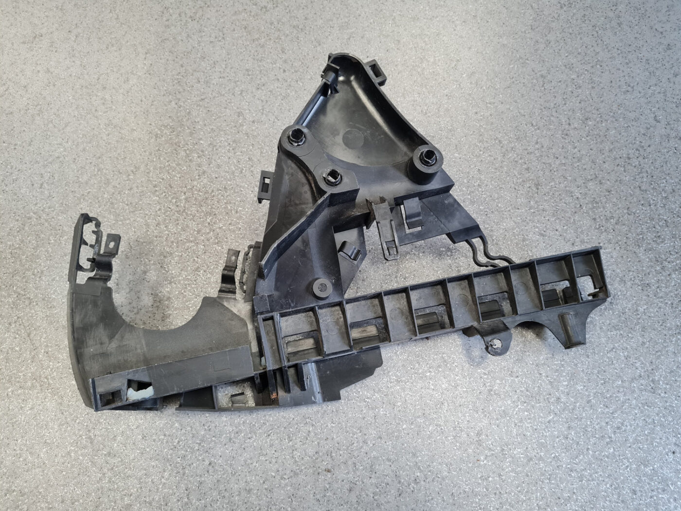 Durvju roktura iekšējais stiprinājums priekš VOLVO S40 2004 Black 7 Durvju roktura iekšējais stiprinājums priekš VOLVO S40 2004 Black