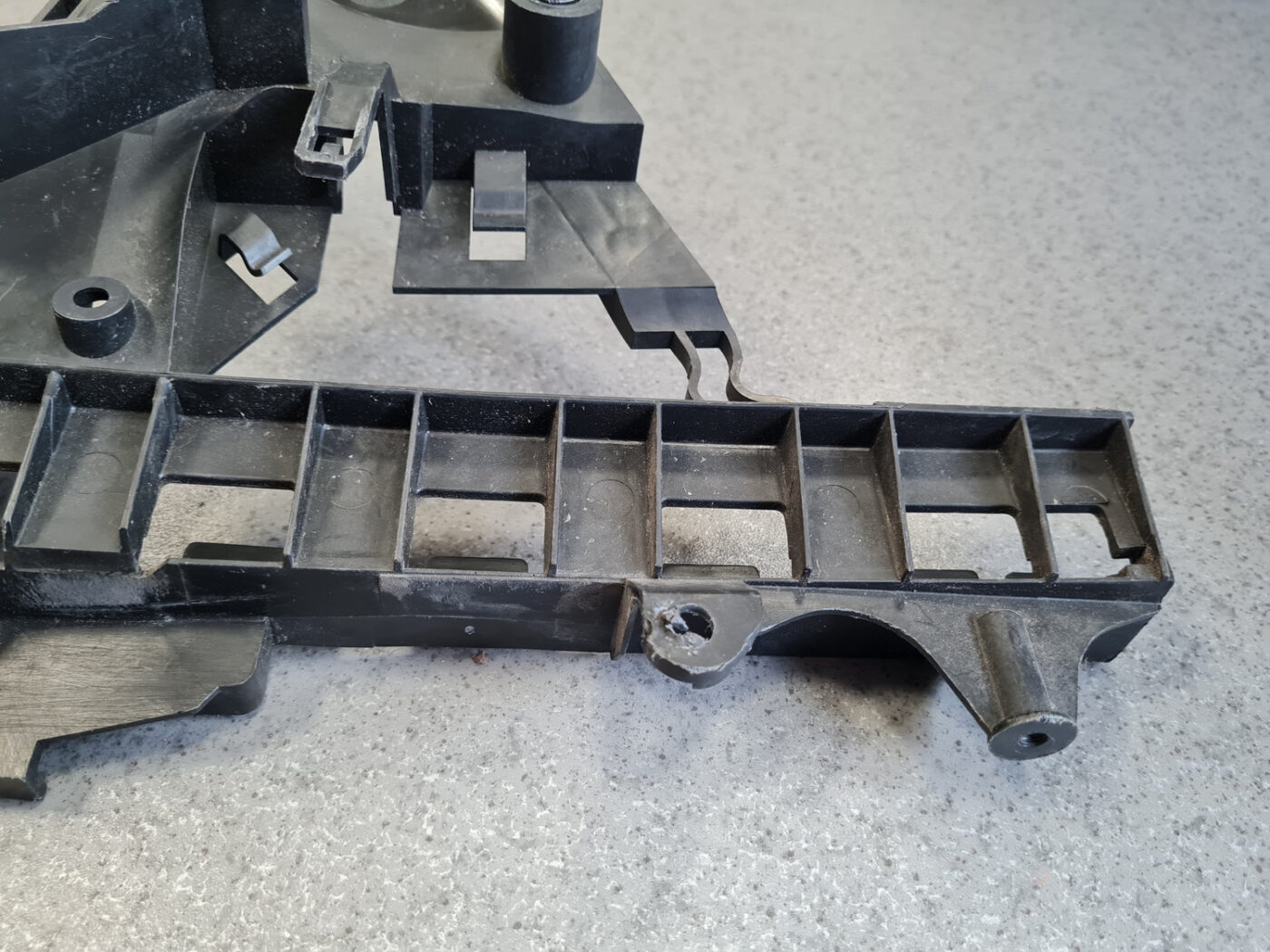 Durvju roktura iekšējais stiprinājums priekš VOLVO S40 2004 Black 6 Durvju roktura iekšējais stiprinājums priekš VOLVO S40 2004 Black