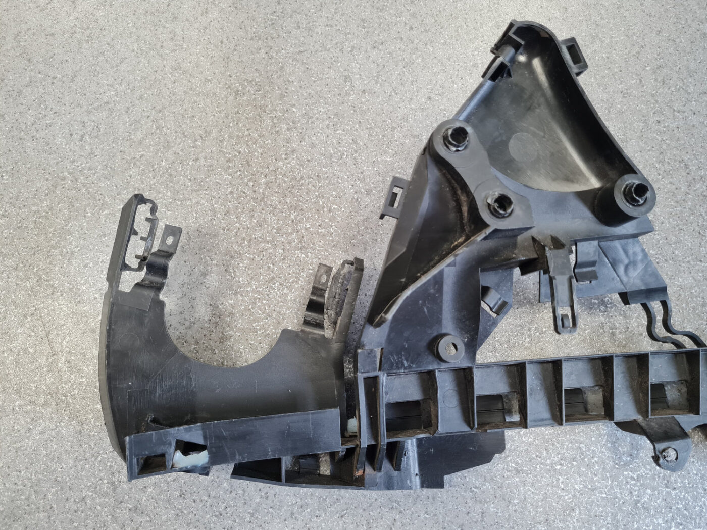 Durvju roktura iekšējais stiprinājums priekš VOLVO S40 2004 Black 5 Durvju roktura iekšējais stiprinājums priekš VOLVO S40 2004 Black