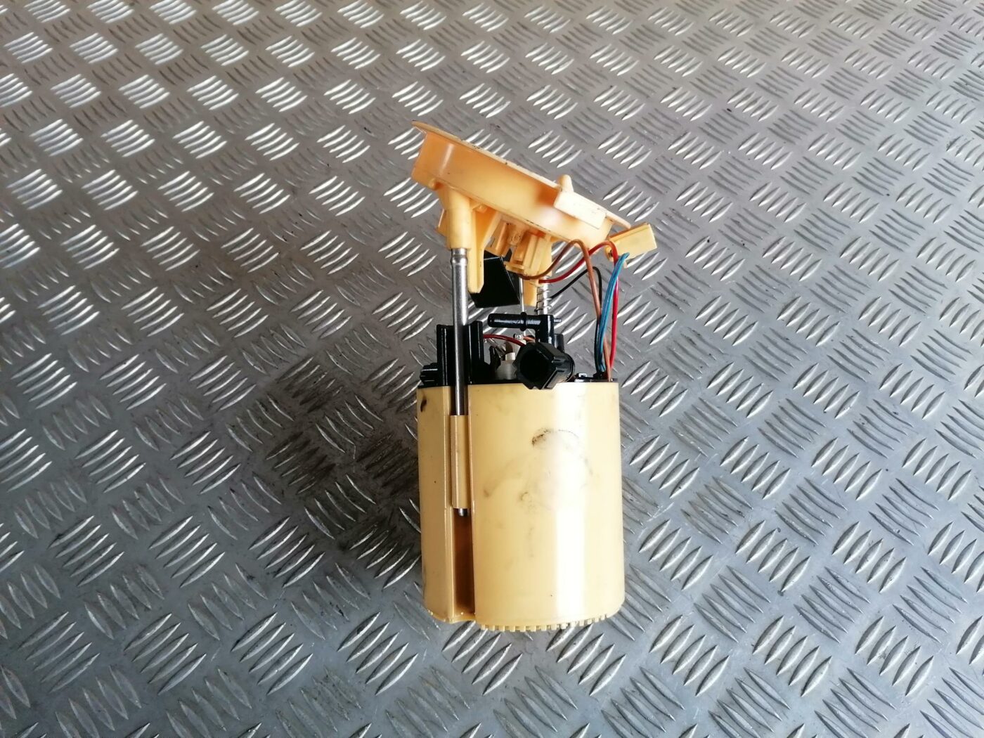 Degvielas tvertnes sūknis priekš BMW 123 E87 2008 BLACK 1 Degvielas tvertnes sūknis priekš BMW 123 E87 2008 BLACK