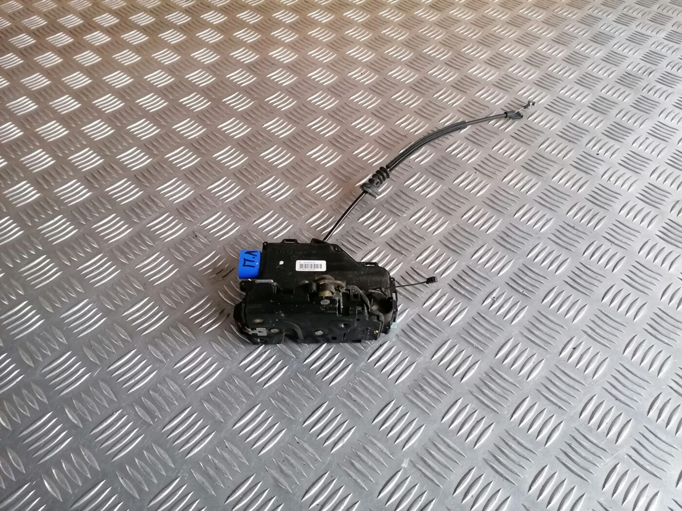 Priekšējo kreiso durvju slēdzene priekš ŠKODA OCTAVIA 2006 1 Priekšējo kreiso durvju slēdzene priekš ŠKODA OCTAVIA 2006