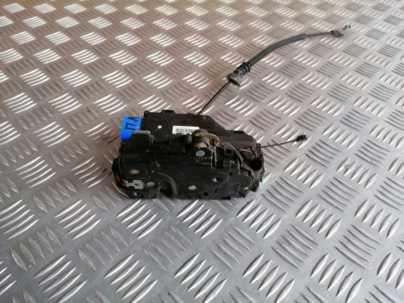 Priekšējo kreiso durvju slēdzene priekš ŠKODA OCTAVIA 2006 2 Priekšējo kreiso durvju slēdzene priekš ŠKODA OCTAVIA 2006