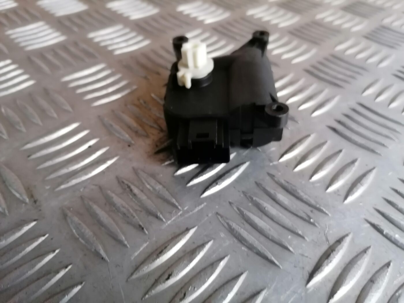 Apsildes sistēmas aktuators priekš ŠKODA OCTAVIA 2006 3 Apsildes sistēmas aktuators priekš ŠKODA OCTAVIA 2006