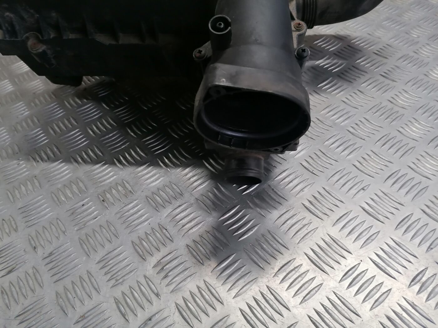 Gaisa filtra korpuss priekš ŠKODA OCTAVIA 2006 4 Gaisa filtra korpuss priekš ŠKODA OCTAVIA 2006