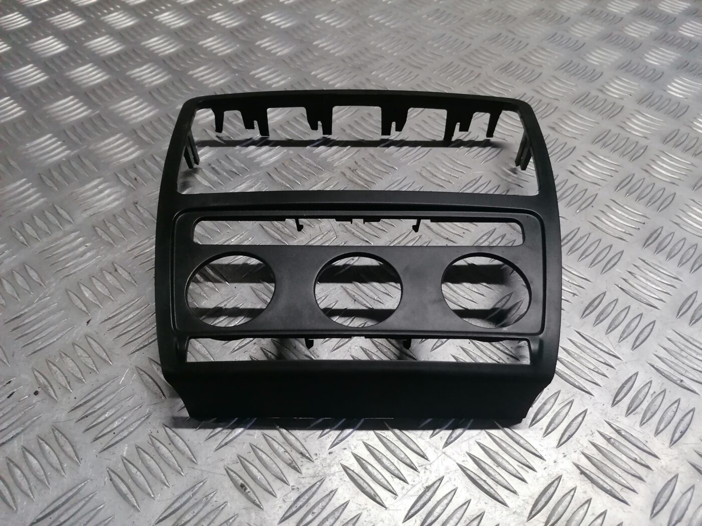 Mērinstrumentu paneļa dekoratīvais rāmis priekš ŠKODA OCTAVIA 2006 2 Mērinstrumentu paneļa dekoratīvais rāmis priekš ŠKODA OCTAVIA 2006