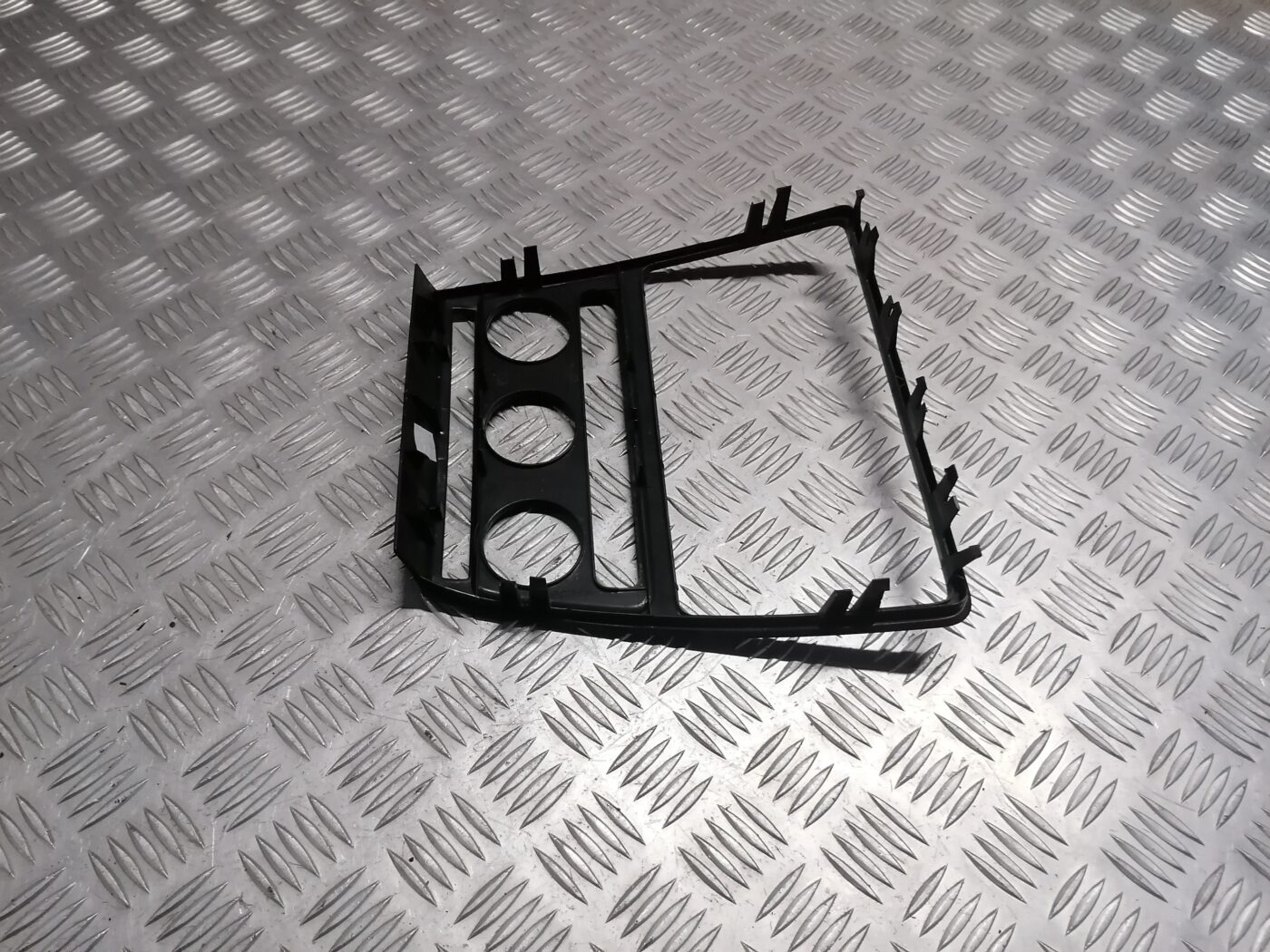 Mērinstrumentu paneļa dekoratīvais rāmis priekš ŠKODA OCTAVIA 2006 4 Mērinstrumentu paneļa dekoratīvais rāmis priekš ŠKODA OCTAVIA 2006