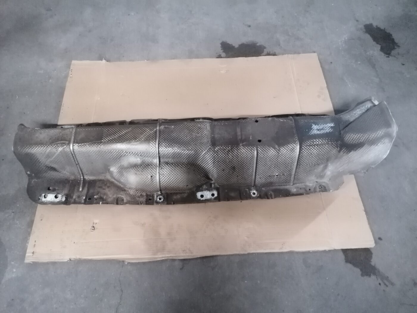 Izpūtēja sistēmas karstuma aizsargs priekš ŠKODA OCTAVIA 2006 2 Izpūtēja sistēmas karstuma aizsargs priekš ŠKODA OCTAVIA 2006