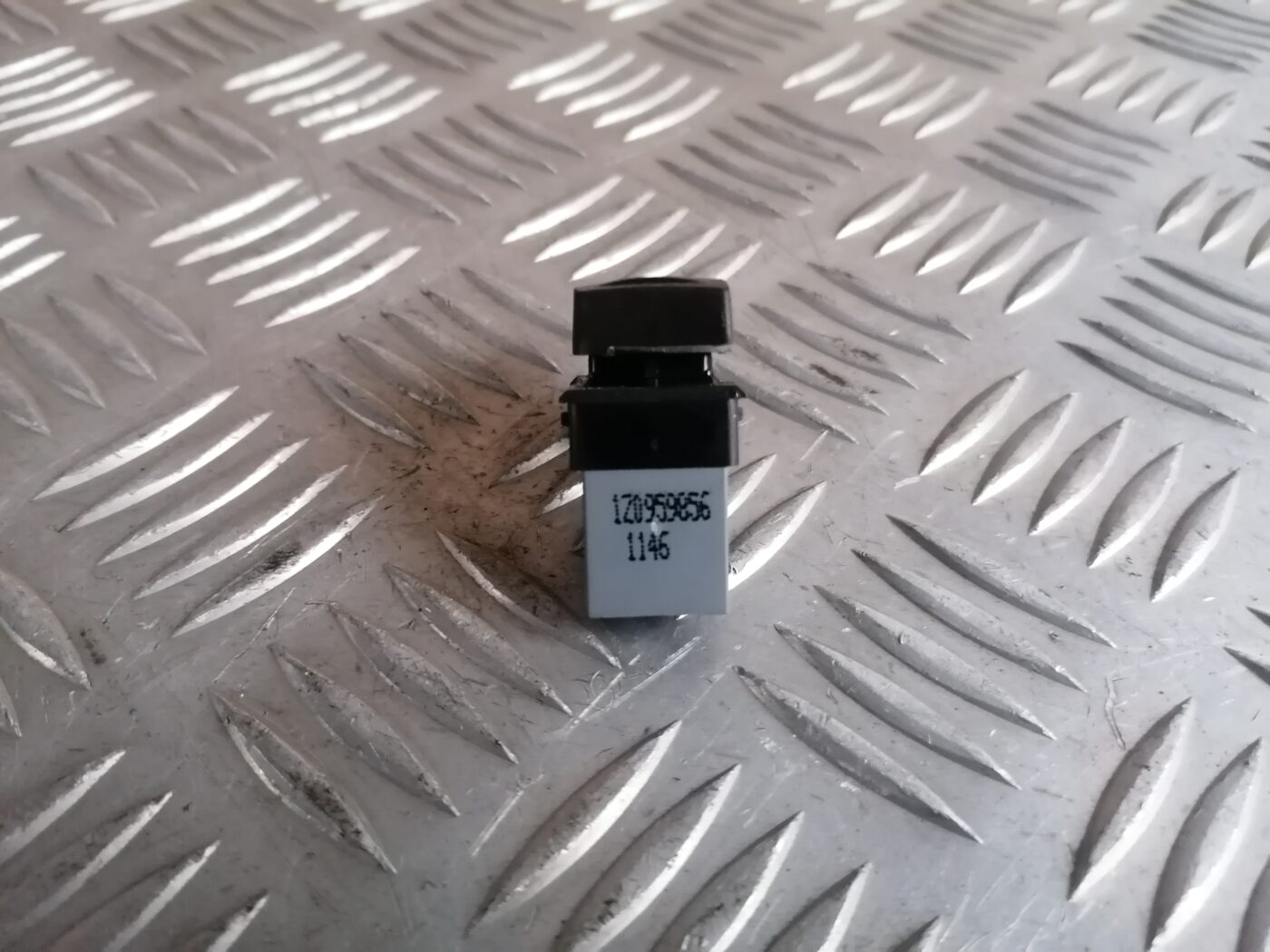 Stikla pacelšanas poga priekš ŠKODA OCTAVIA 2006 3 Stikla pacelšanas poga priekš ŠKODA OCTAVIA 2006