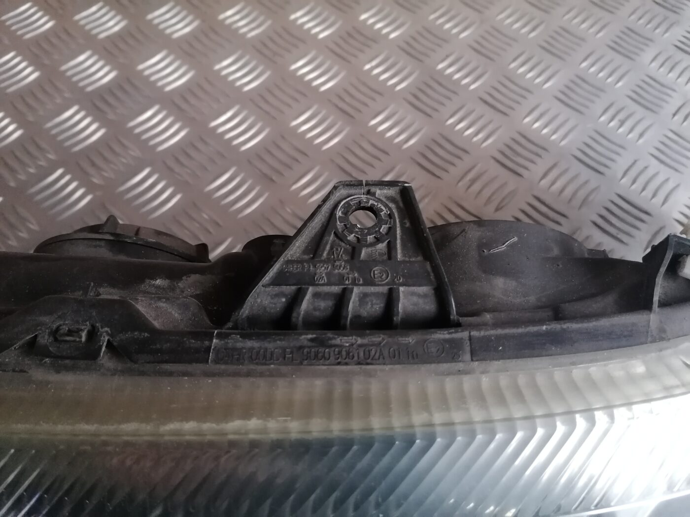 Priekšējais kreisais lukturis priekš RENAULT LAGUNA 2001-2007 8200002845 3 Priekšējais kreisais lukturis priekš RENAULT LAGUNA 2001-2007 8200002845