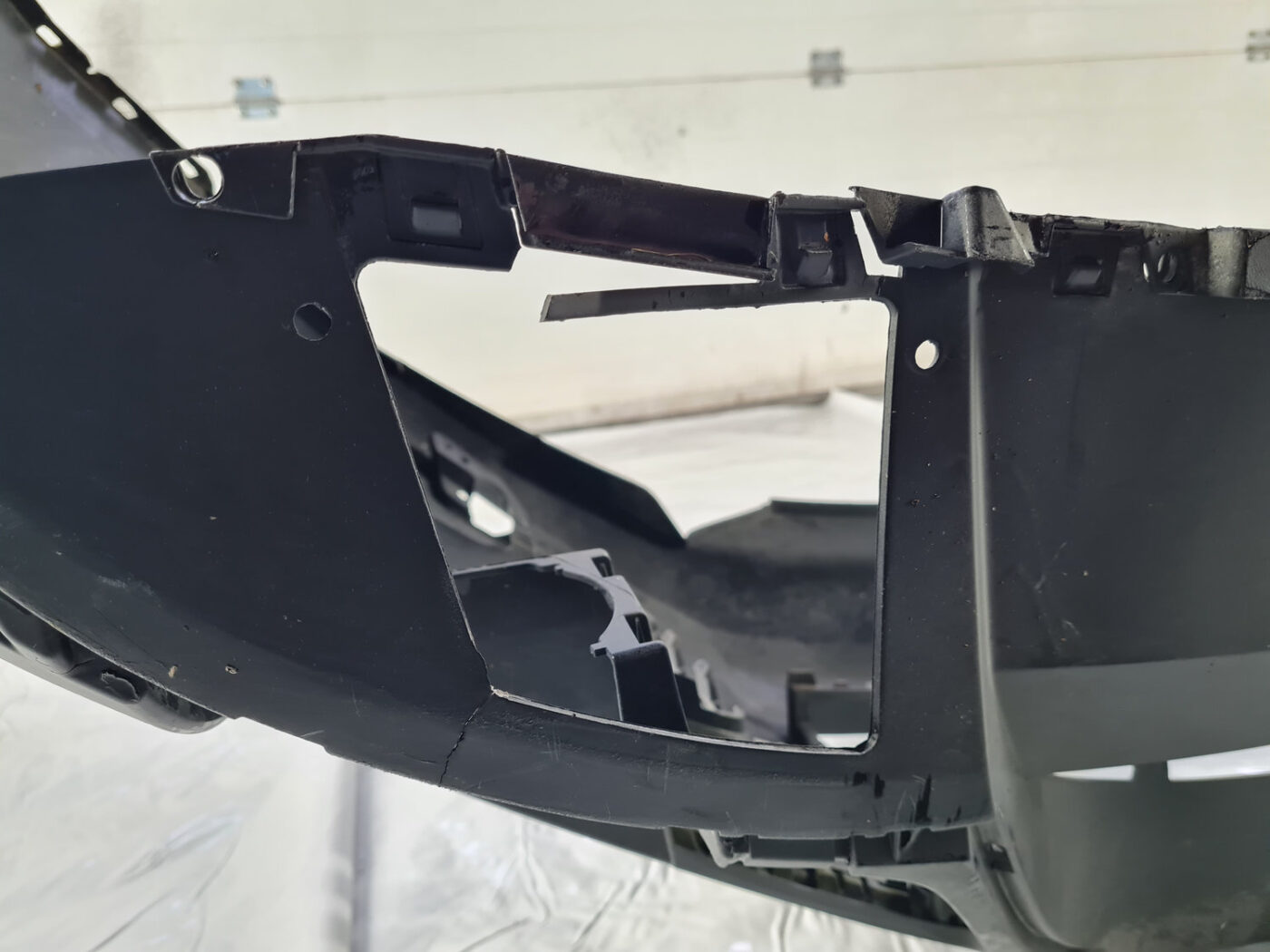 Priekšējais buferis priekš VW TOUAREG 2010-2018 7P6807221C 7P6807061E 6 Priekšējais buferis priekš VW TOUAREG 2010-2018 7P6807221C 7P6807061E