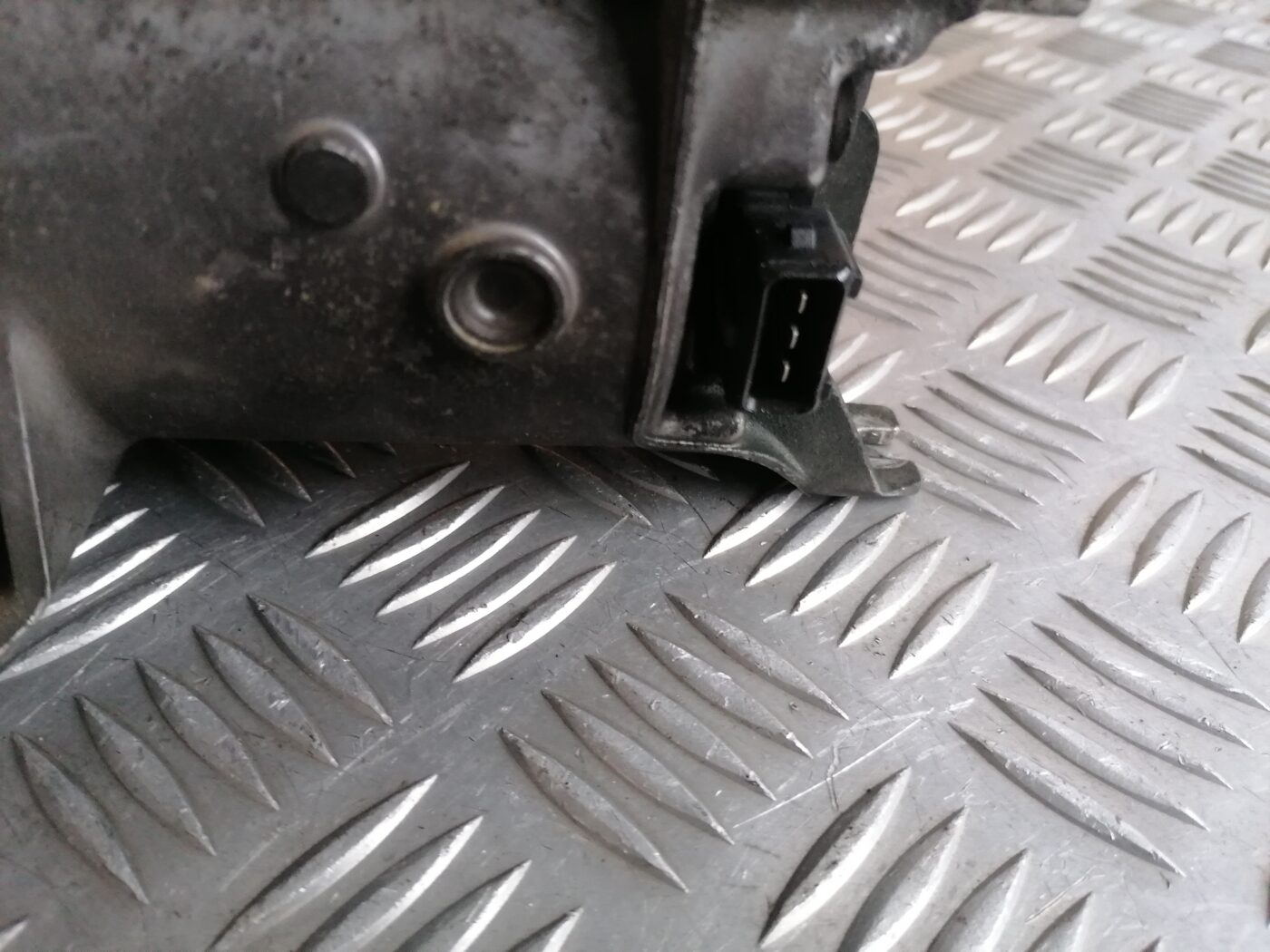 Degvielas filtra korpuss priekš PEUGEOT 607 2010 2 Degvielas filtra korpuss priekš PEUGEOT 607 2010