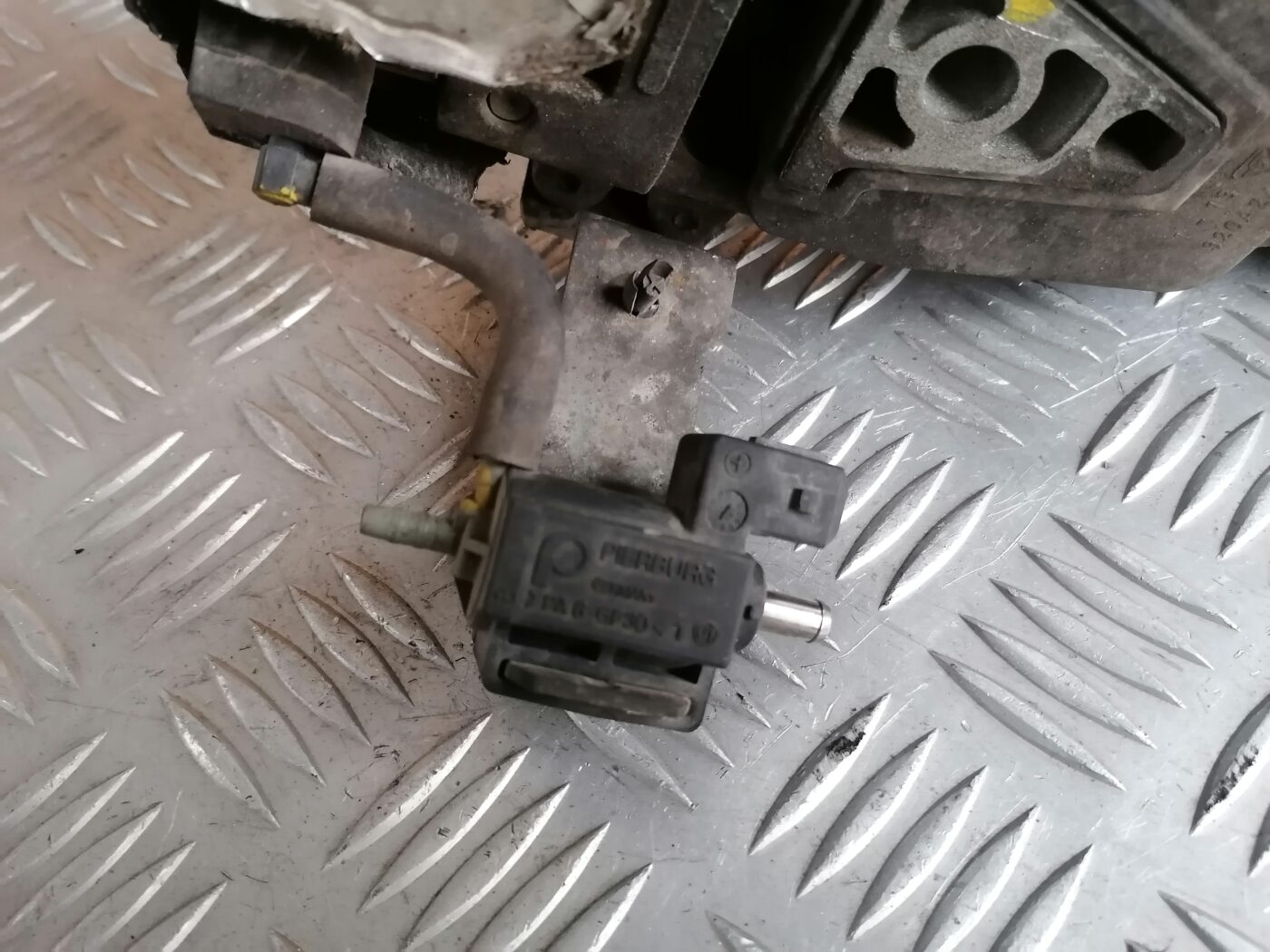 Dzinēja spilvens priekš PEUGEOT 607 2010 5 Dzinēja spilvens priekš PEUGEOT 607 2010