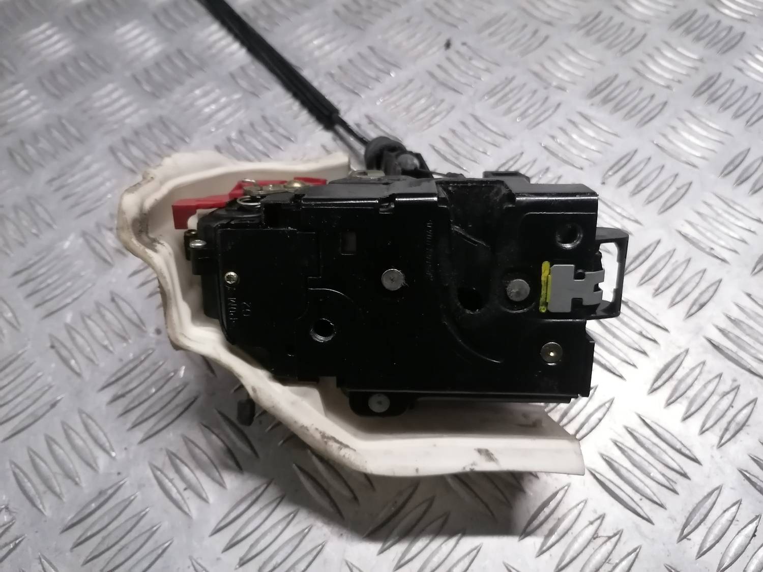 Priekšējo labo durvju slēdzene priekš VW PHAETON 2003 6 Priekšējo labo durvju slēdzene priekš VW PHAETON 2003