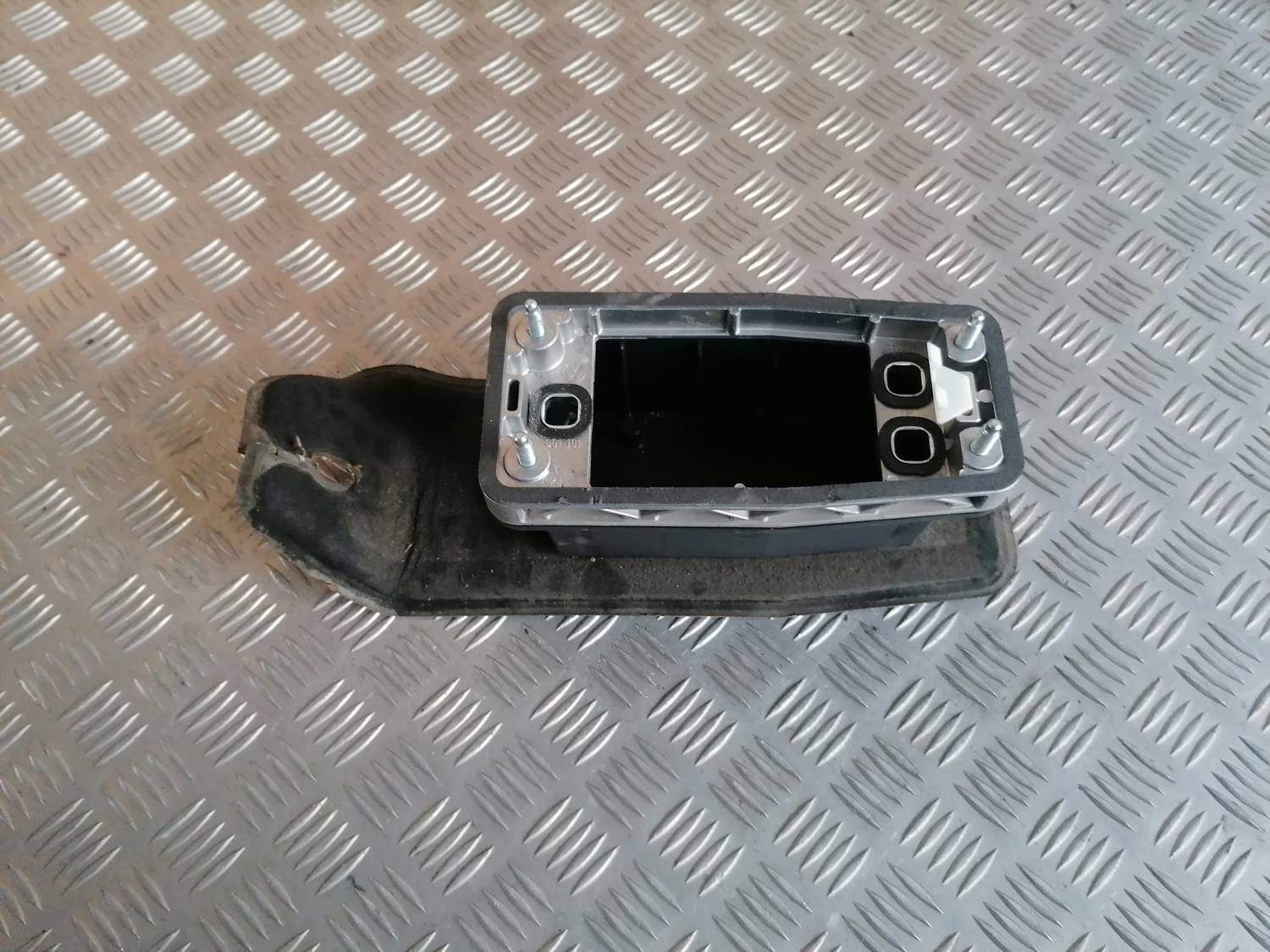 Izpūtēja sistēmas karstuma aizsargs priekš VW PHAETON 2003 2 Izpūtēja sistēmas karstuma aizsargs priekš VW PHAETON 2003