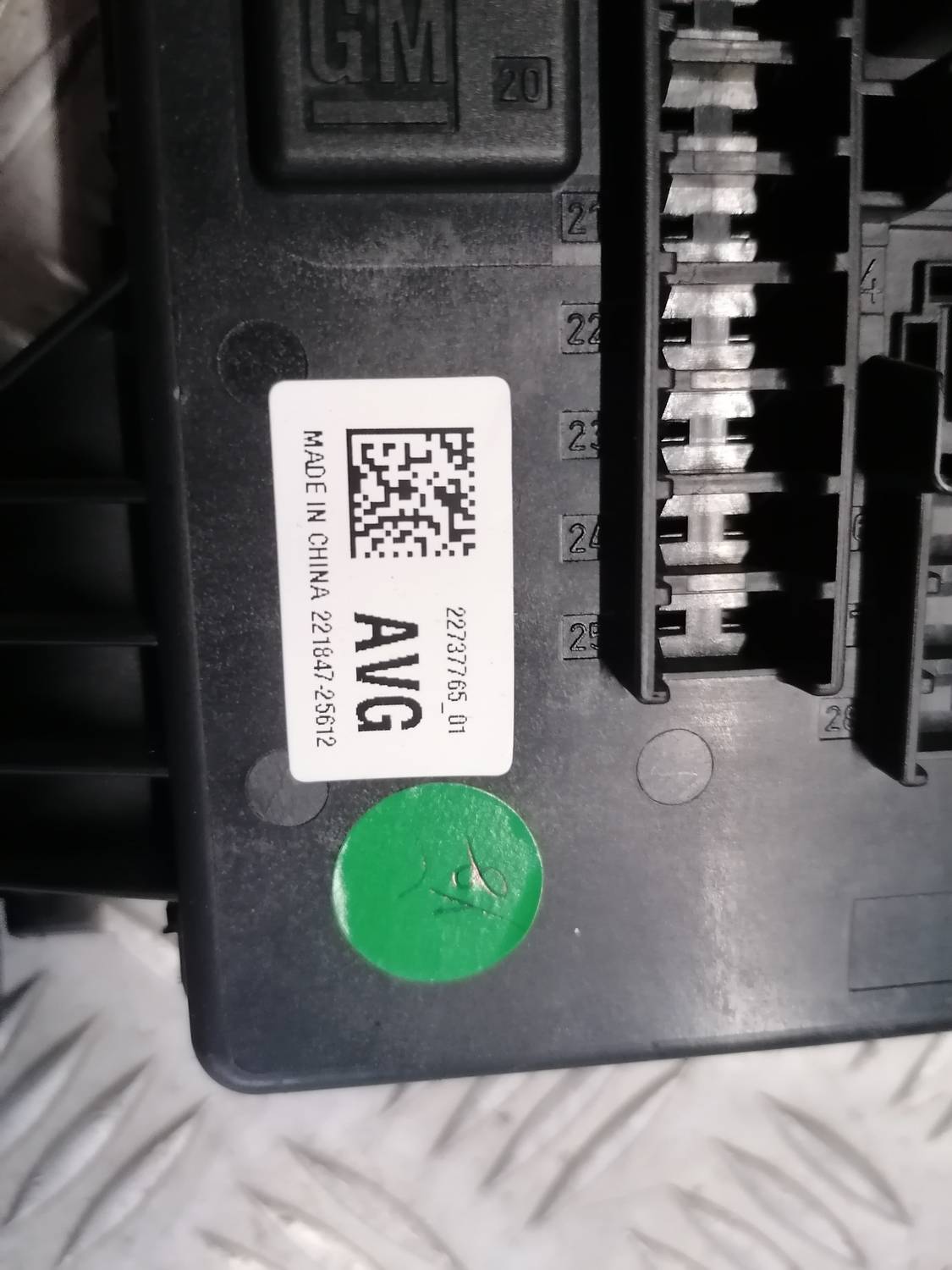 Drošinātāju relejas kaste priekš OPEL INSIGNIA SPORTS TOURER 2013 4 Drošinātāju relejas kaste priekš OPEL INSIGNIA SPORTS TOURER 2013