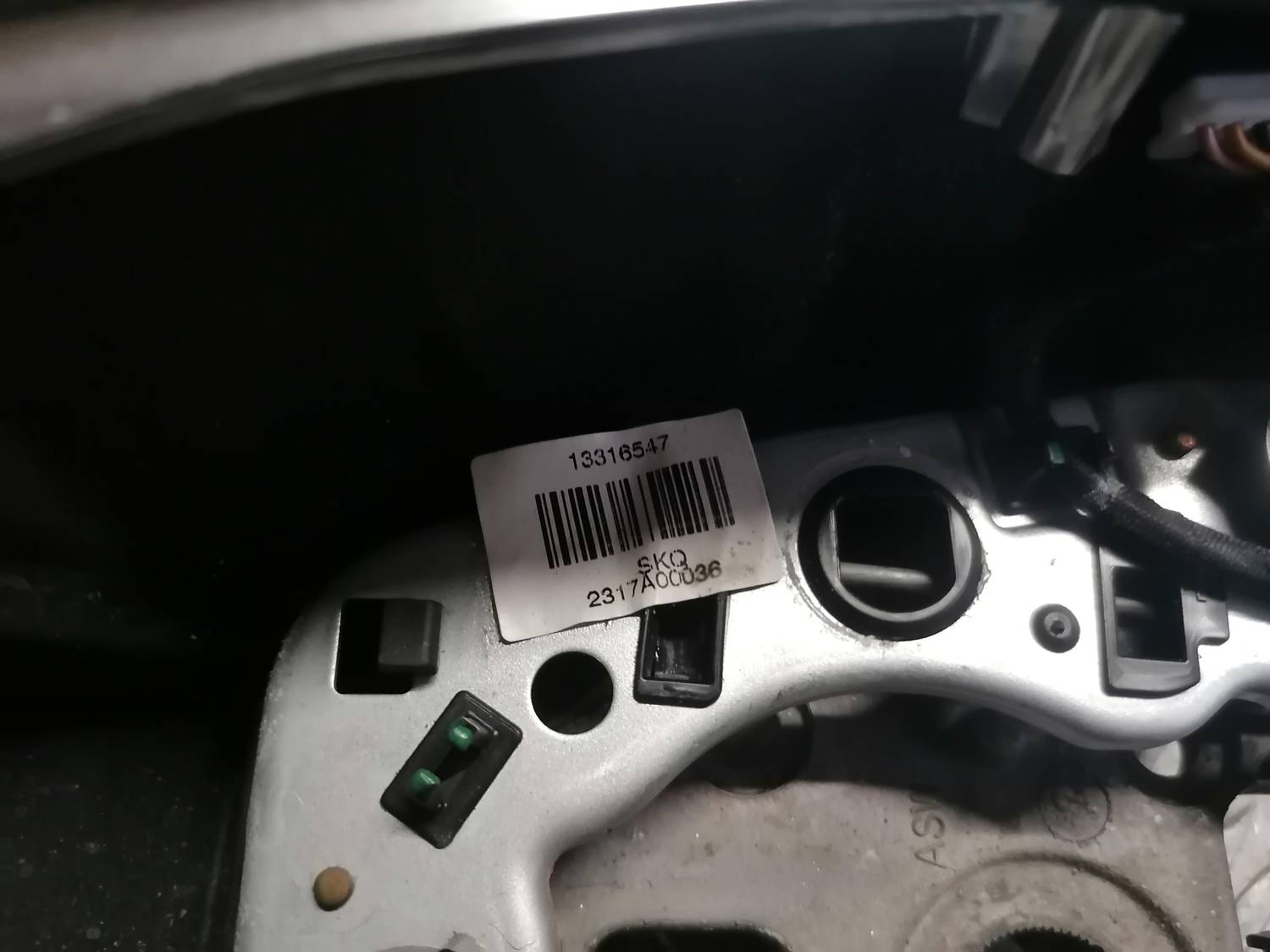 Stūre priekš OPEL INSIGNIA SPORTS TOURER 2013 6 Stūre priekš OPEL INSIGNIA SPORTS TOURER 2013