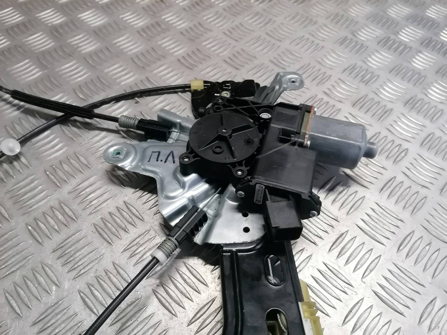 Stikla pacelšanas mehānisms priekšējais kreisais priekš OPEL INSIGNIA SPORTS TOURER 2013 3 Stikla pacelšanas mehānisms priekšējais kreisais priekš OPEL INSIGNIA SPORTS TOURER 2013