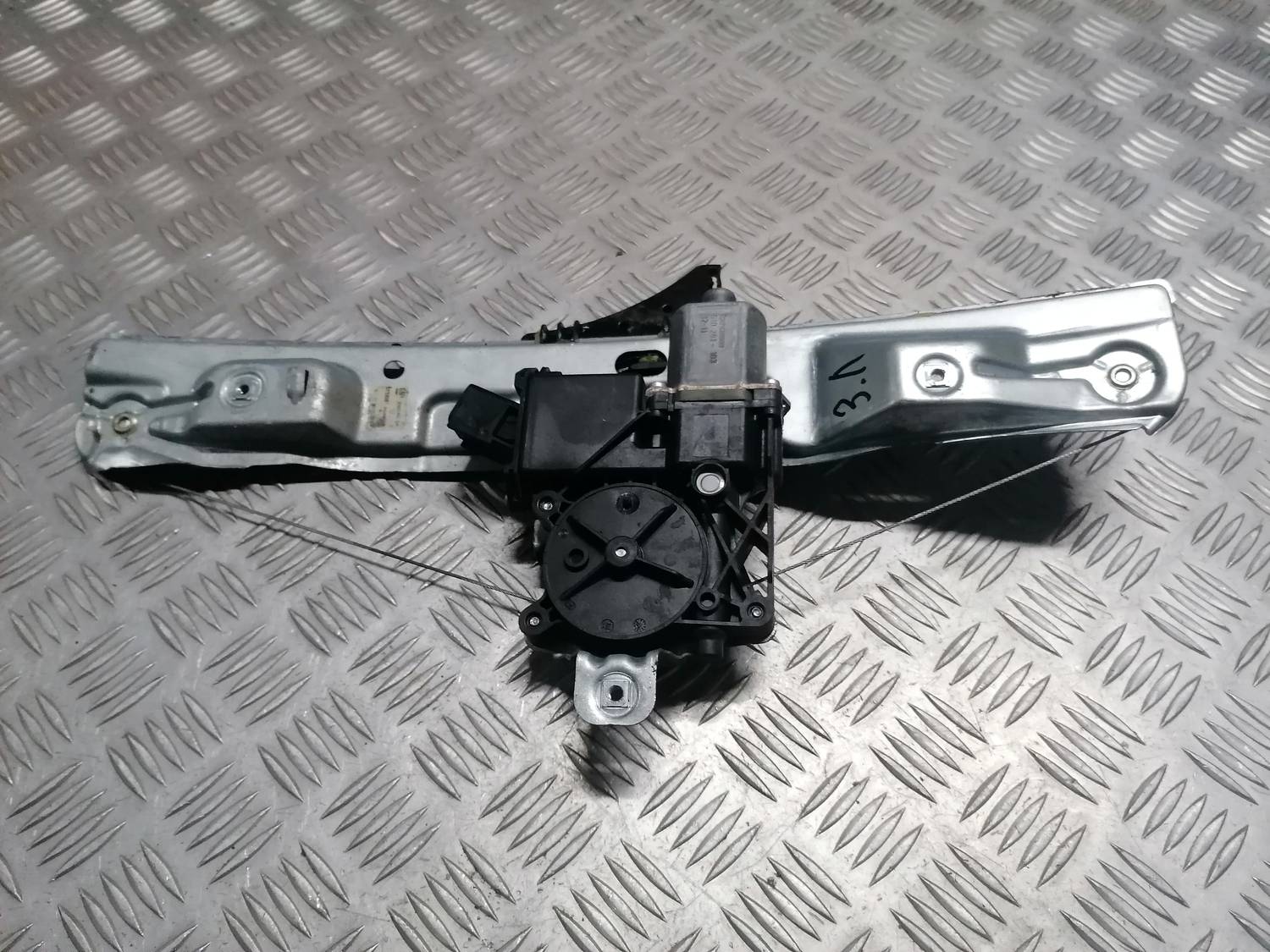 Stikla pacelšanas mehānisms aizmugurējais kreisais priekš OPEL INSIGNIA SPORTS TOURER 2013 2 Stikla pacelšanas mehānisms aizmugurējais kreisais priekš OPEL INSIGNIA SPORTS TOURER 2013