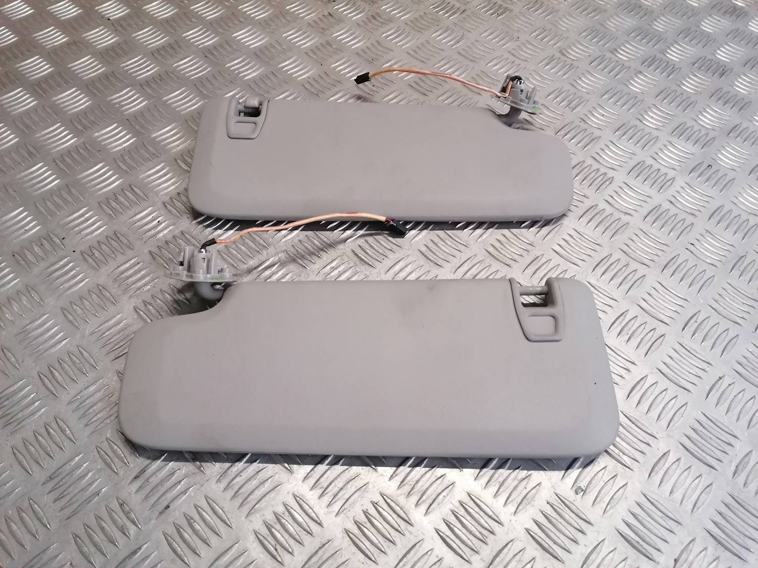 Saules aizsargs priekš OPEL INSIGNIA SPORTS TOURER 2013 2 Saules aizsargs priekš OPEL INSIGNIA SPORTS TOURER 2013