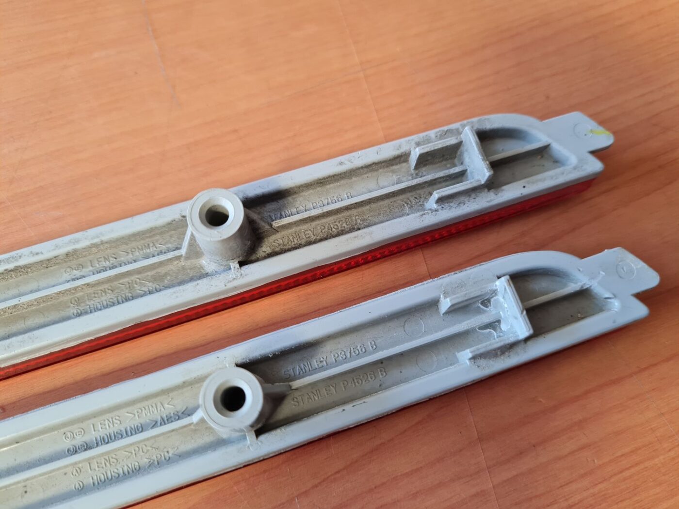 Aizmugurējais atstarotājs priekš MAZDA 6 2007 4 Aizmugurējais atstarotājs priekš MAZDA 6 2007