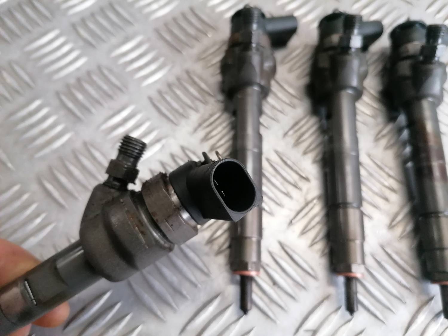 Degvielas smidzinātājs priekš BMW 318D E91 2008 TOURING 3 Degvielas smidzinātājs priekš BMW 318D E91 2008 TOURING