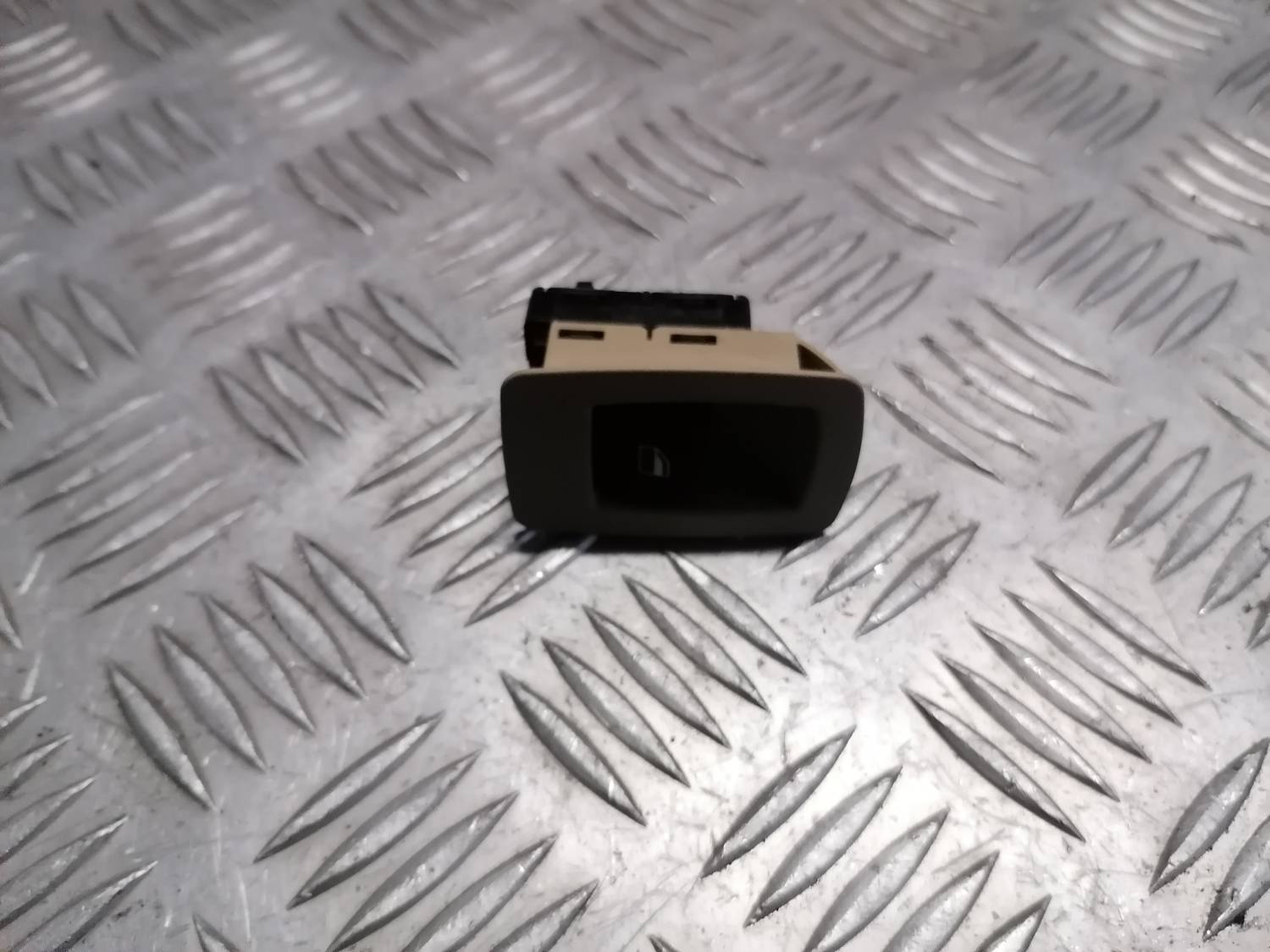 Stikla pacelšanas poga priekš BMW 318D E91 2008 TOURING 2 Stikla pacelšanas poga priekš BMW 318D E91 2008 TOURING