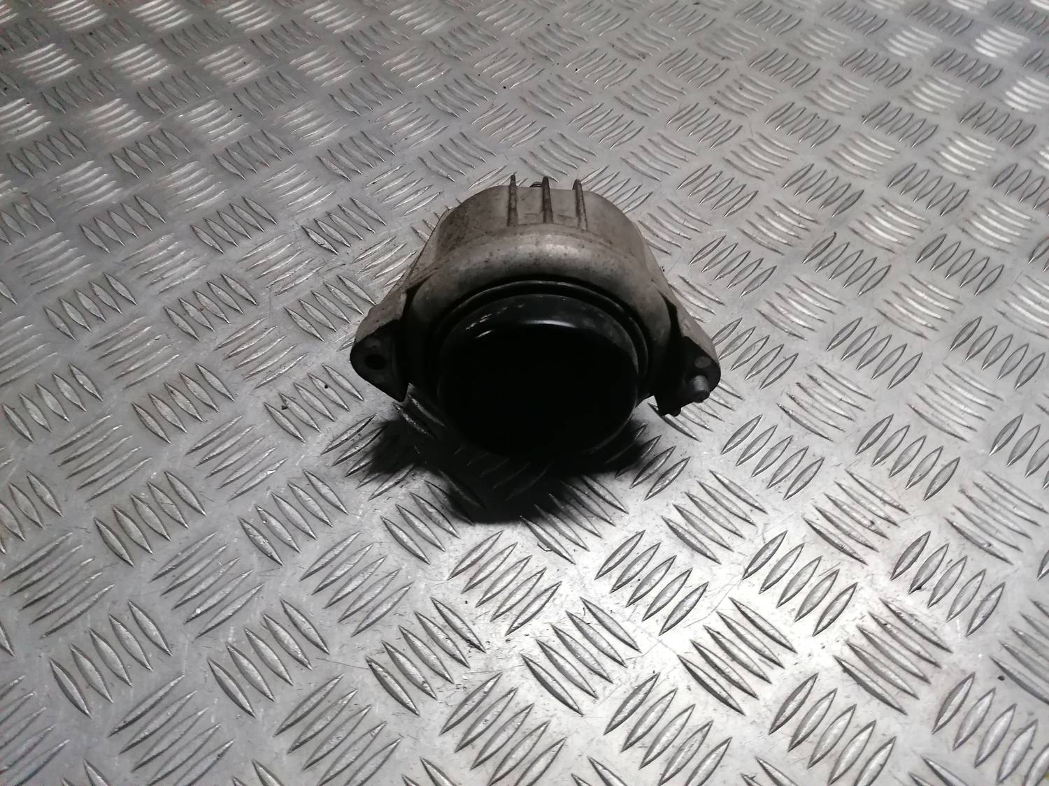 Dzinēja spilvens priekš BMW 318D E91 2008 TOURING 3 Dzinēja spilvens priekš BMW 318D E91 2008 TOURING