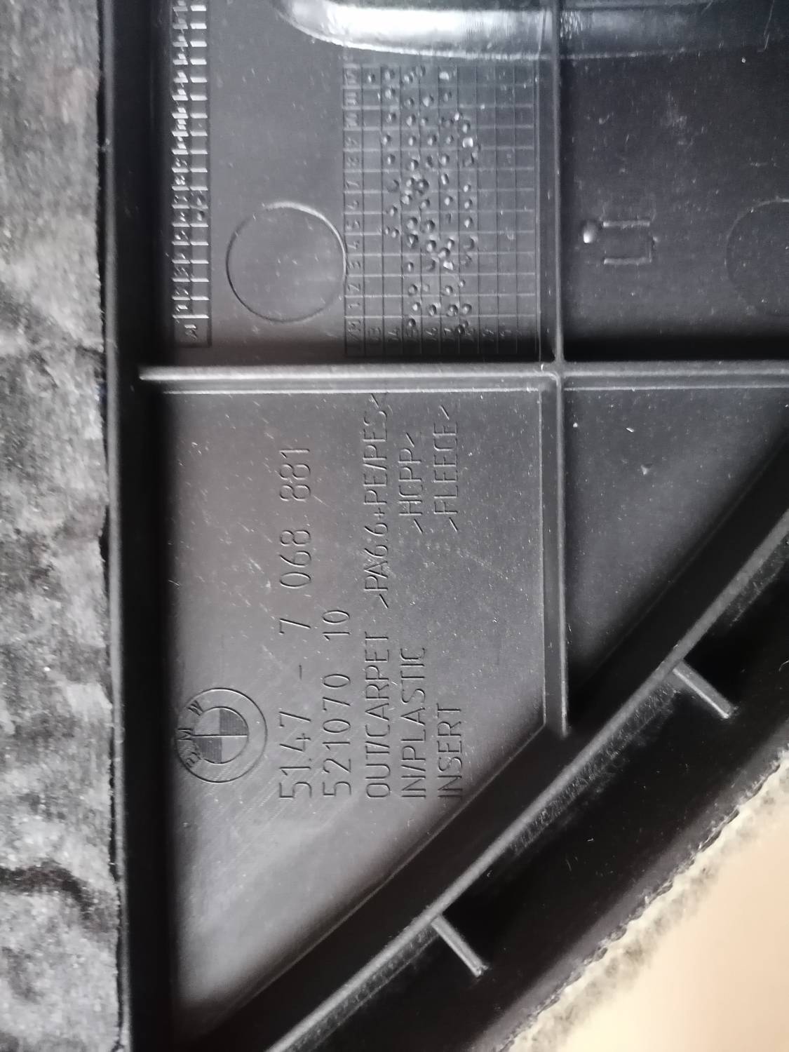 Bagāžnieka nodalījuma sānu apdares lūka priekš BMW 318D E91 2008 TOURING 3 Bagāžnieka nodalījuma sānu apdares lūka priekš BMW 318D E91 2008 TOURING