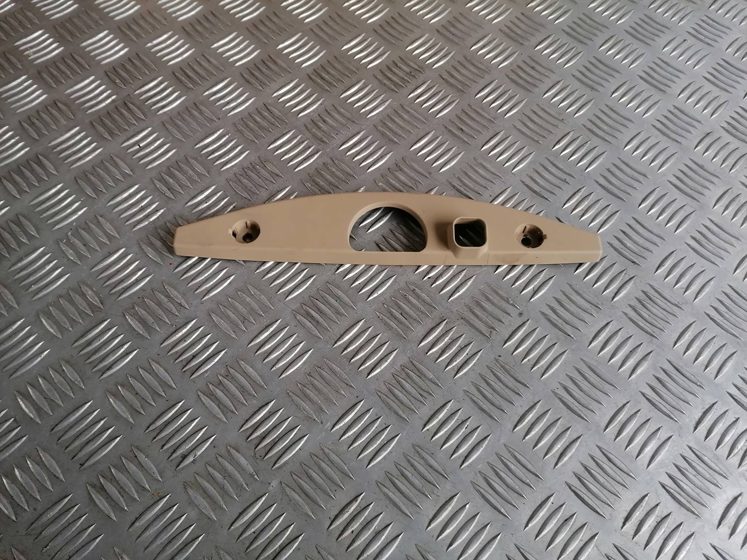 Bagāžnieka vāka apdare priekš BMW 318D E91 2008 TOURING 1 Bagāžnieka vāka apdare priekš BMW 318D E91 2008 TOURING