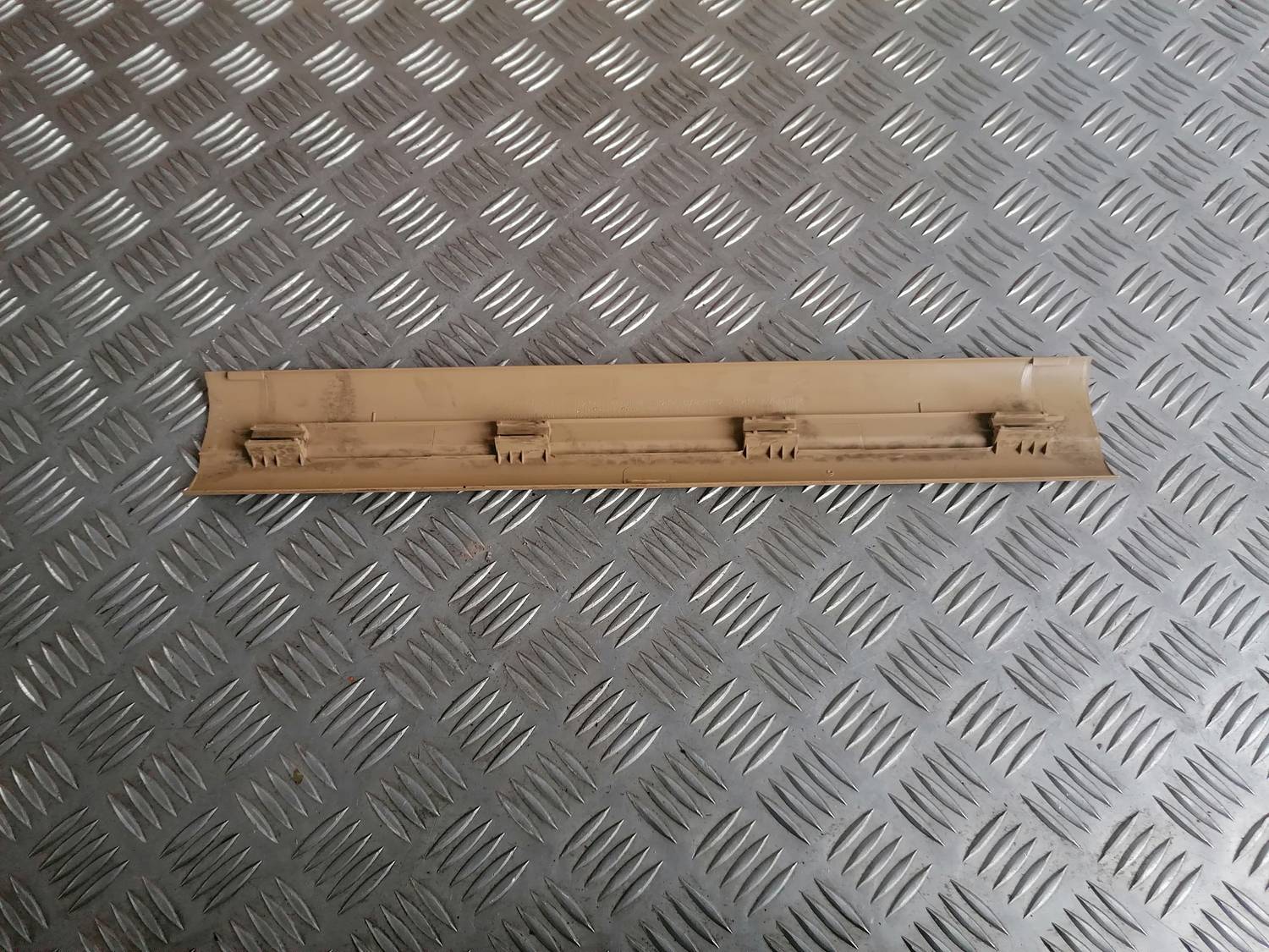 Sliekšņa priekšēja kreisa uzlika (salonā) priekš BMW 318D E91 2008 TOURING 2 Sliekšņa priekšēja kreisa uzlika (salonā) priekš BMW 318D E91 2008 TOURING