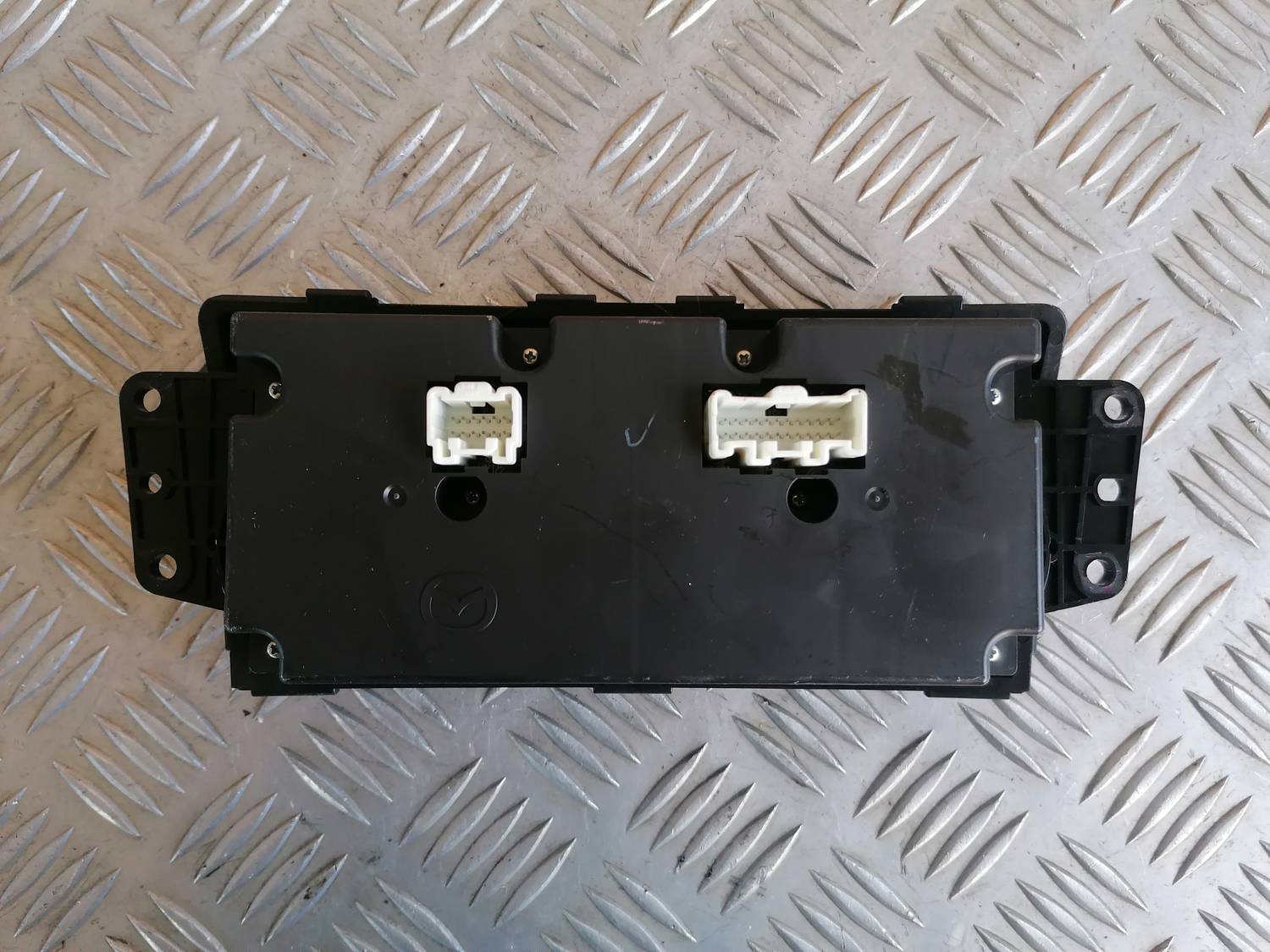 Klimata kontroles bloks priekš MAZDA 6 2007 4 Klimata kontroles bloks priekš MAZDA 6 2007