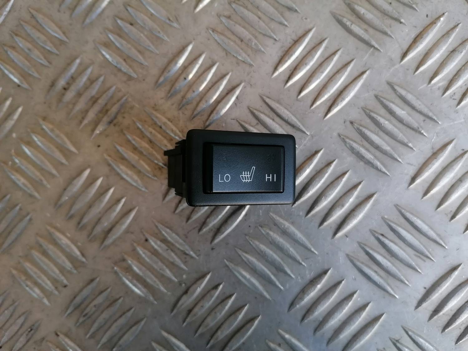 Sēdekļa apsildes ieslēgšanas poga priekš MAZDA 6 2007 2 Sēdekļa apsildes ieslēgšanas poga priekš MAZDA 6 2007