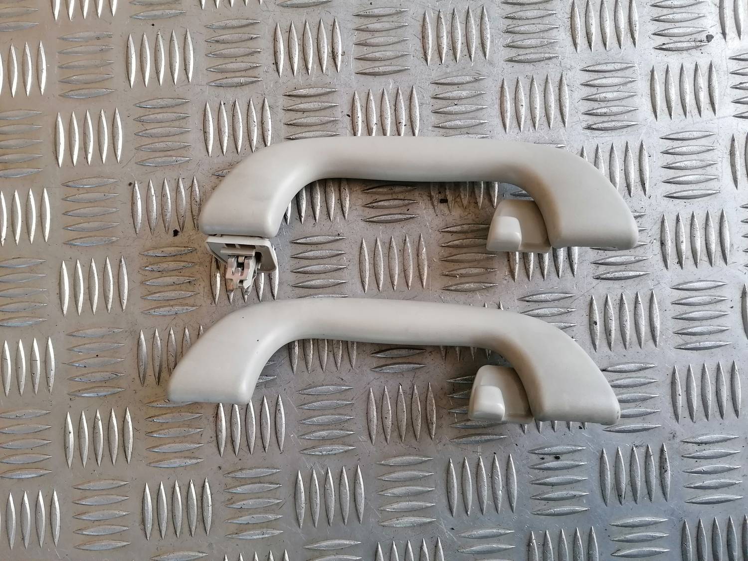 Salona rokturis griestos priekš MAZDA 6 2007 2 Salona rokturis griestos priekš MAZDA 6 2007