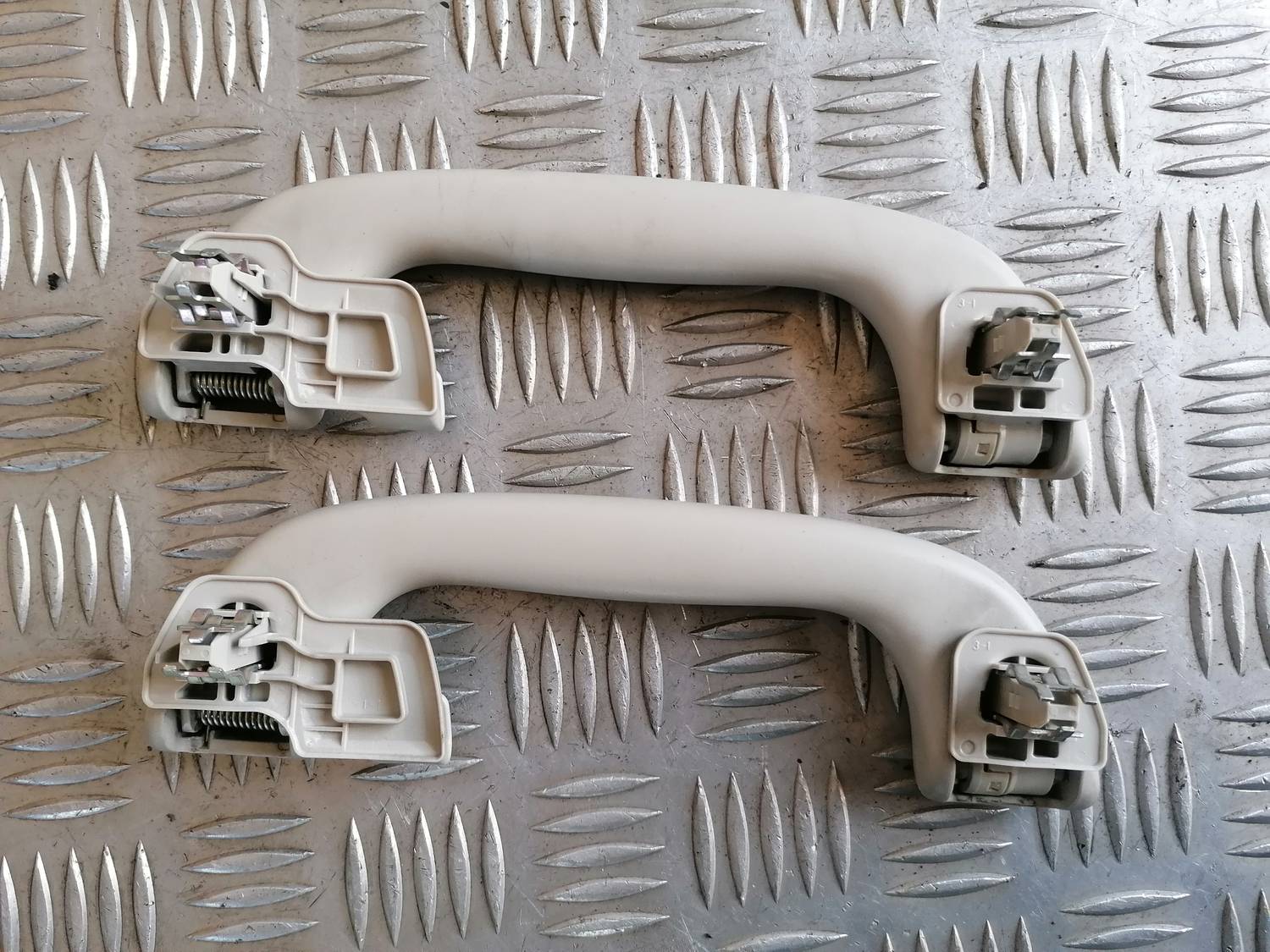 Salona rokturis griestos priekš MAZDA 6 2007 4 Salona rokturis griestos priekš MAZDA 6 2007