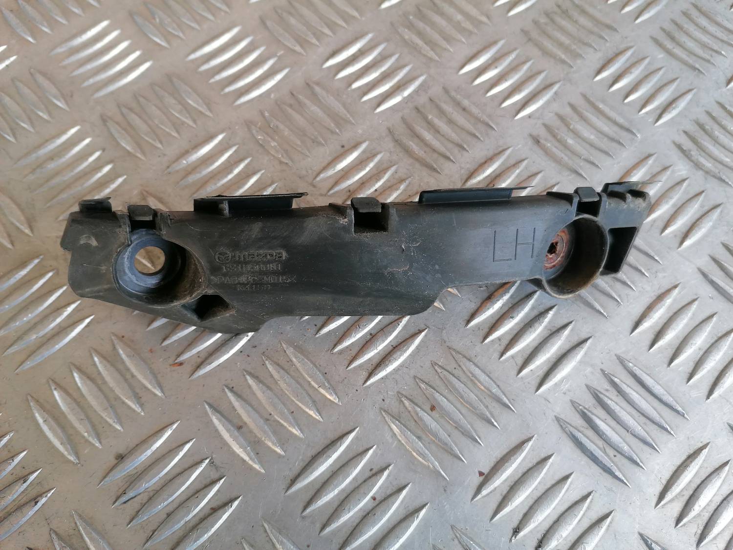 Priekšēja bufera kronšteins priekš MAZDA 6 2007 2 Priekšēja bufera kronšteins priekš MAZDA 6 2007