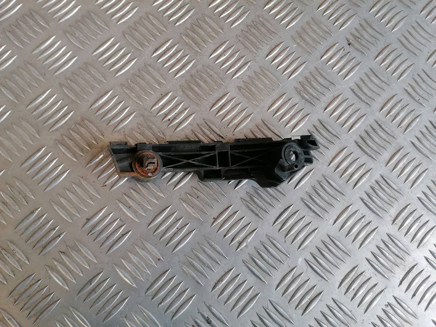 Priekšēja bufera kronšteins priekš MAZDA 6 2007 3 Priekšēja bufera kronšteins priekš MAZDA 6 2007