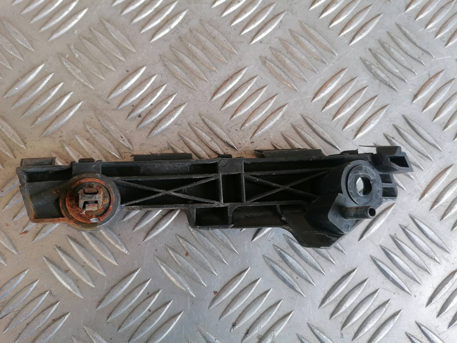 Priekšēja bufera kronšteins priekš MAZDA 6 2007 4 Priekšēja bufera kronšteins priekš MAZDA 6 2007