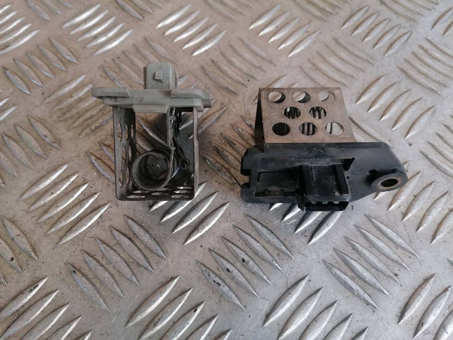 Salona ventilatora rezistors priekš XSARA PICASSO 2003 2 Salona ventilatora rezistors priekš XSARA PICASSO 2003