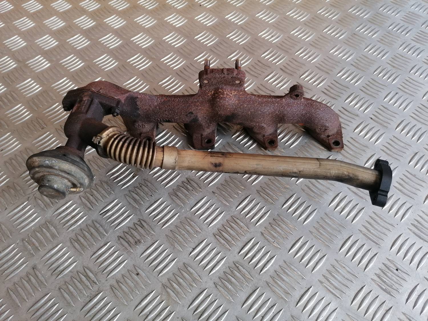 Izplūdes kolektors priekš XSARA PICASSO 2003 2 Izplūdes kolektors priekš XSARA PICASSO 2003