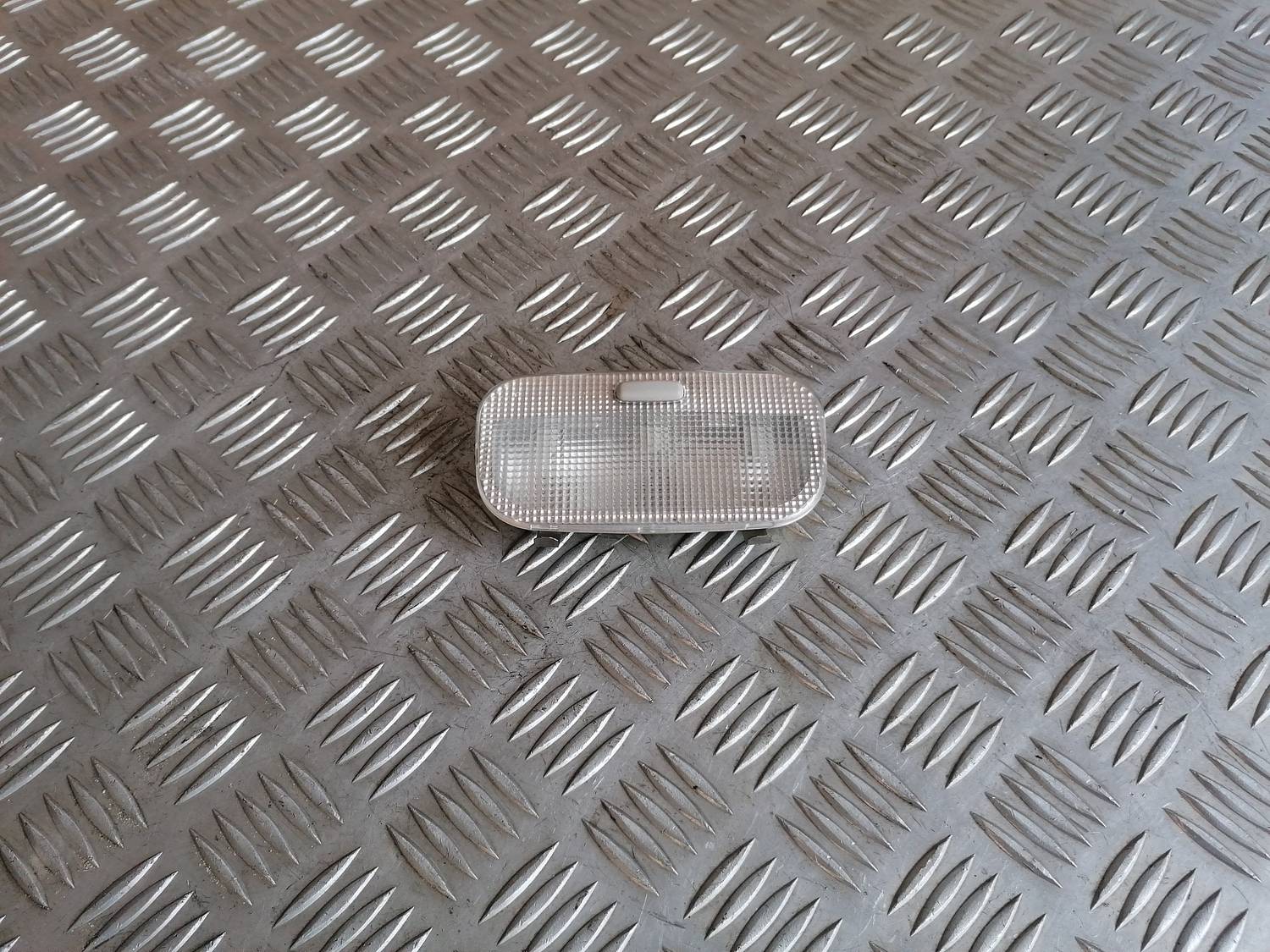 Aizmugurējo sēdvietu apgaismojums priekš XSARA PICASSO 2003 1 Aizmugurējo sēdvietu apgaismojums priekš XSARA PICASSO 2003